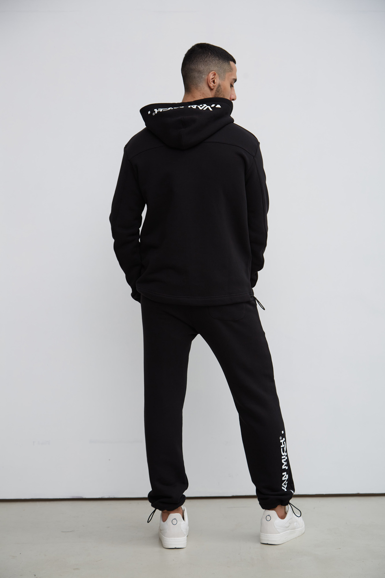 VM-231-20-040 Брюки спортивные Van Mich Черный