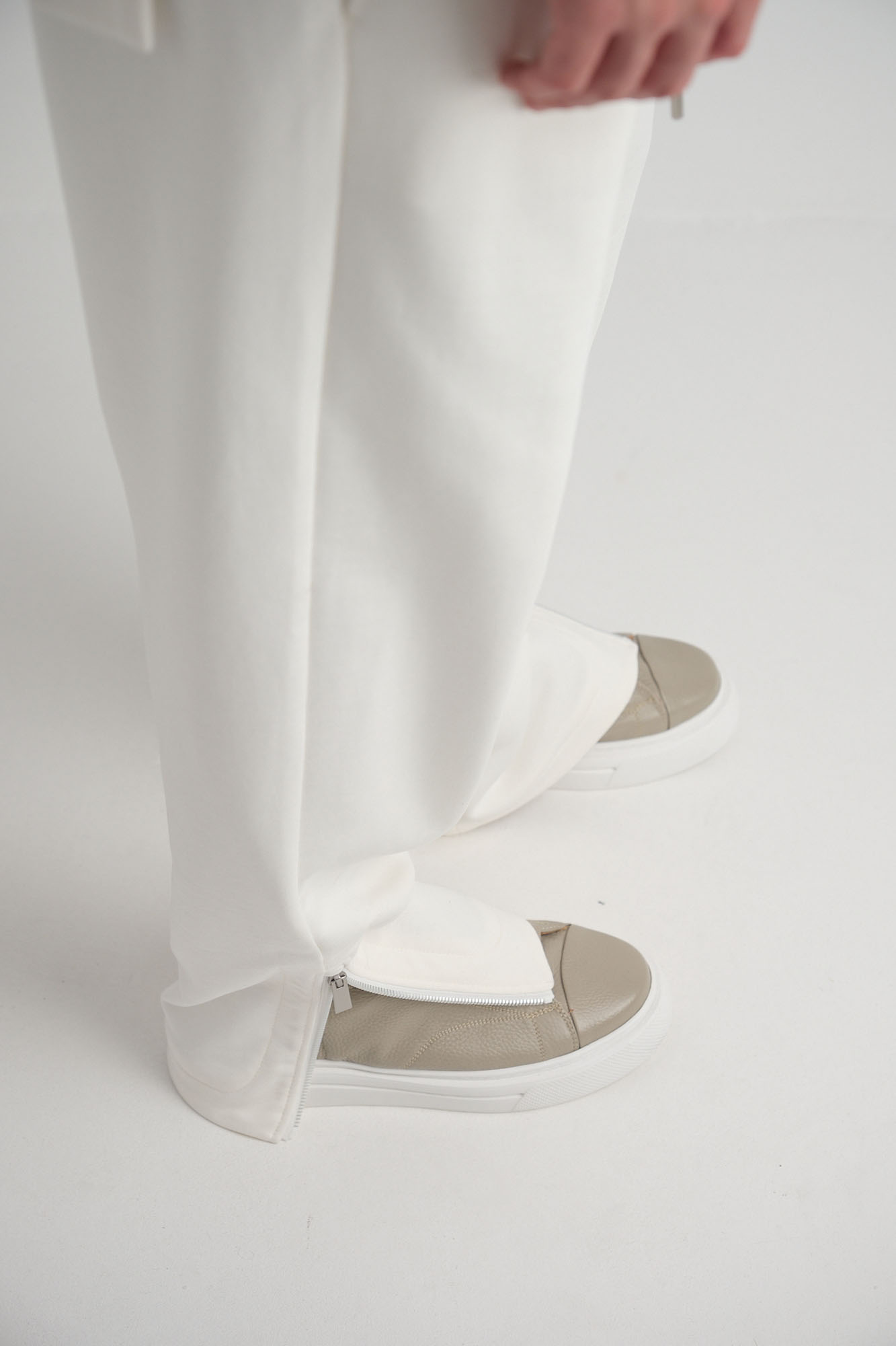 M-242-LE-20-0064 Брюки спортивные The Hills Белый