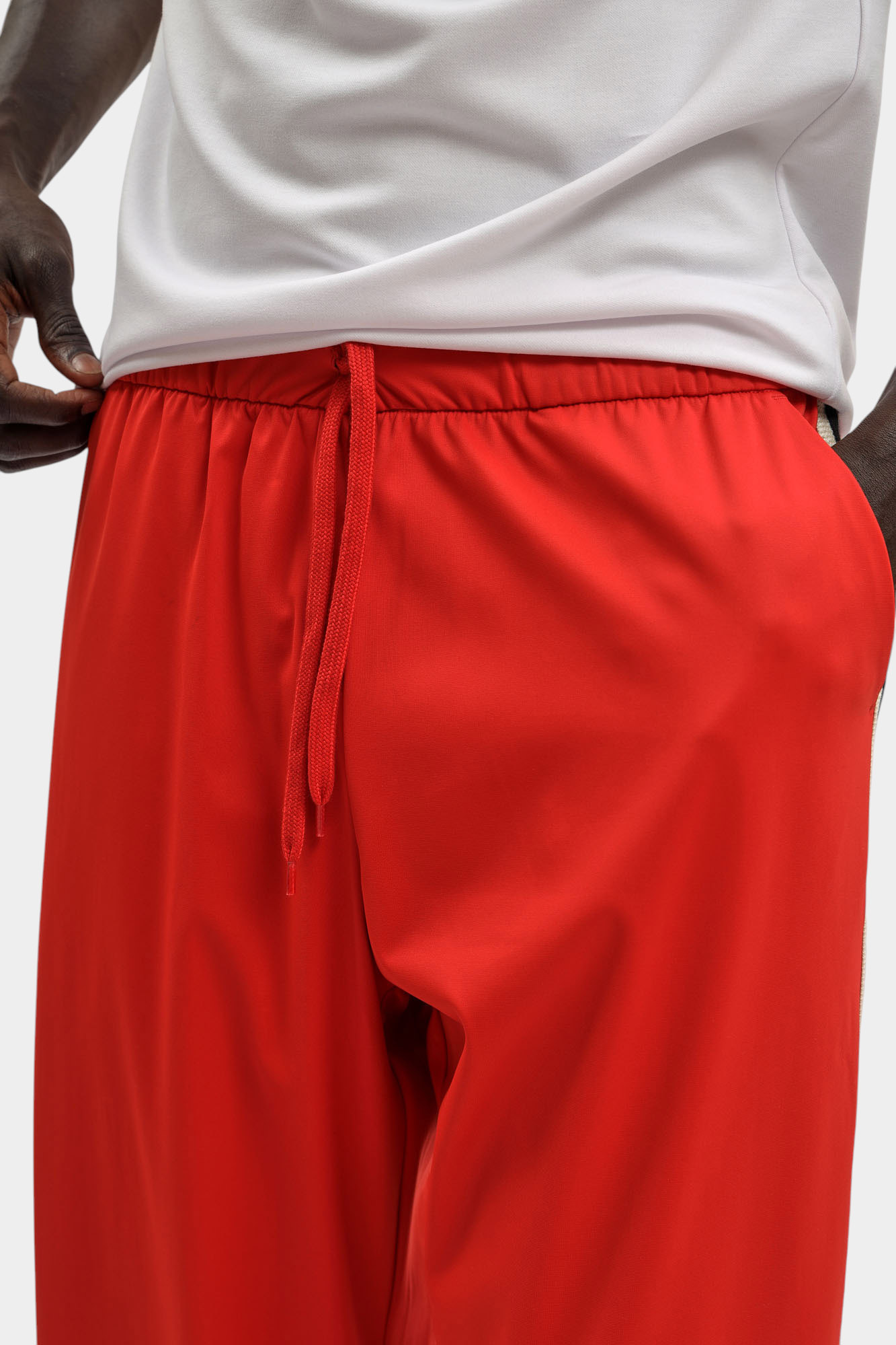 7M000960_AF17160 Брюки спортивные EA7 Красный