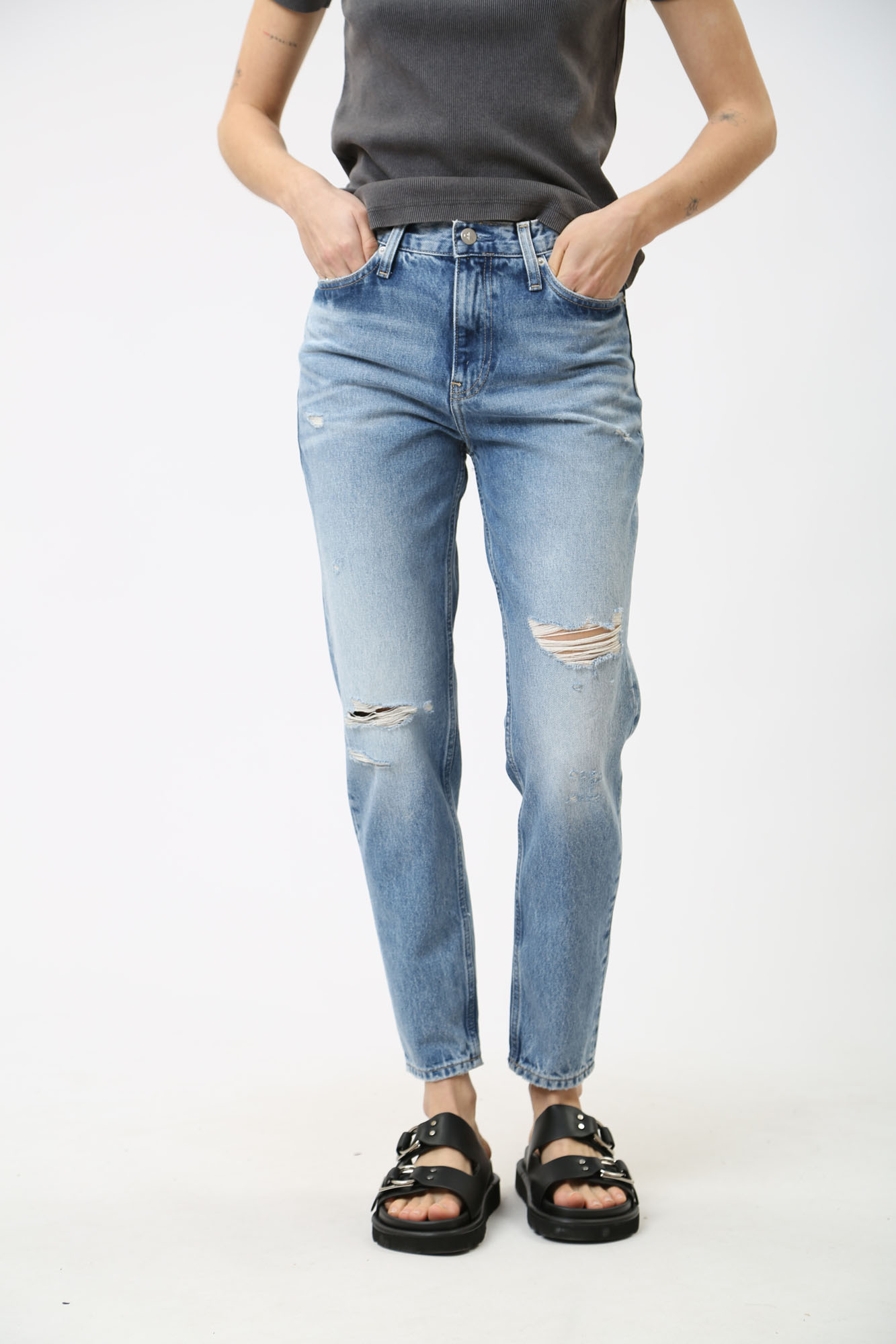 J20J223310 джинсы mom jeans  calvin klein jeans 