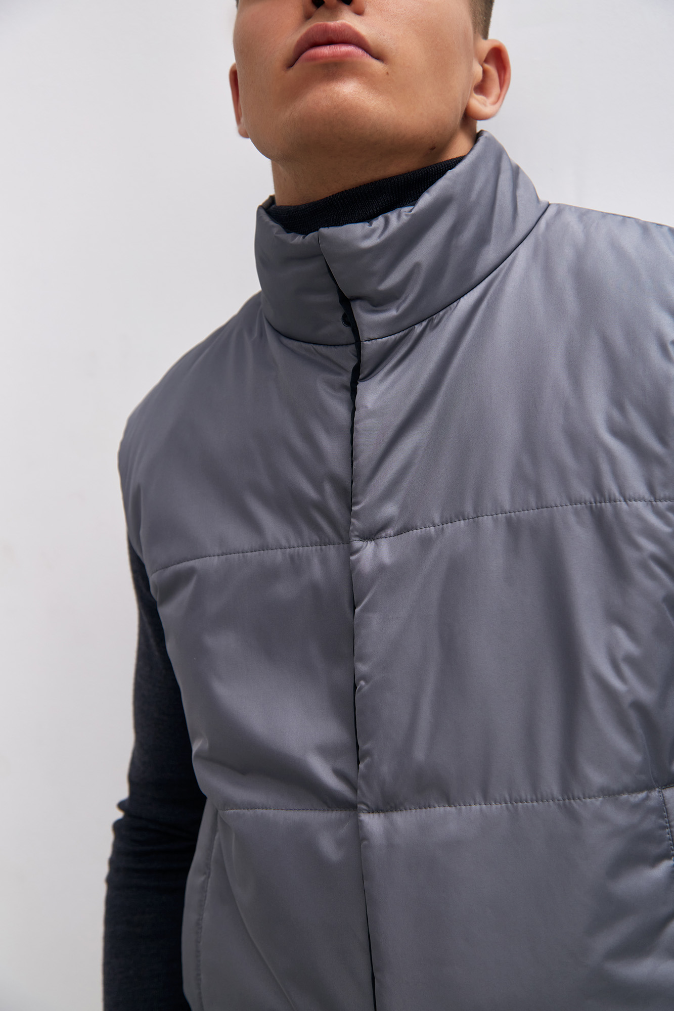 M-231-P-107-0011 Жилет The Hills Серый