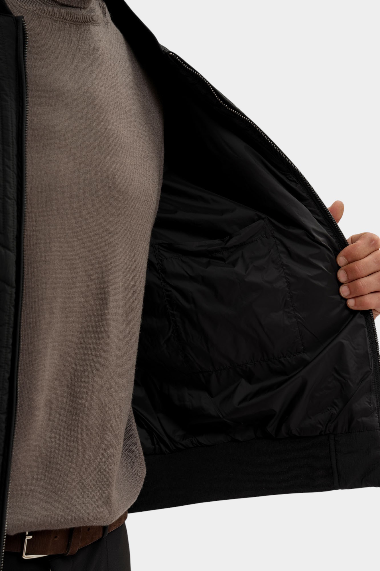 XM001101_AF16343 Бомбер Armani Exchange Черный