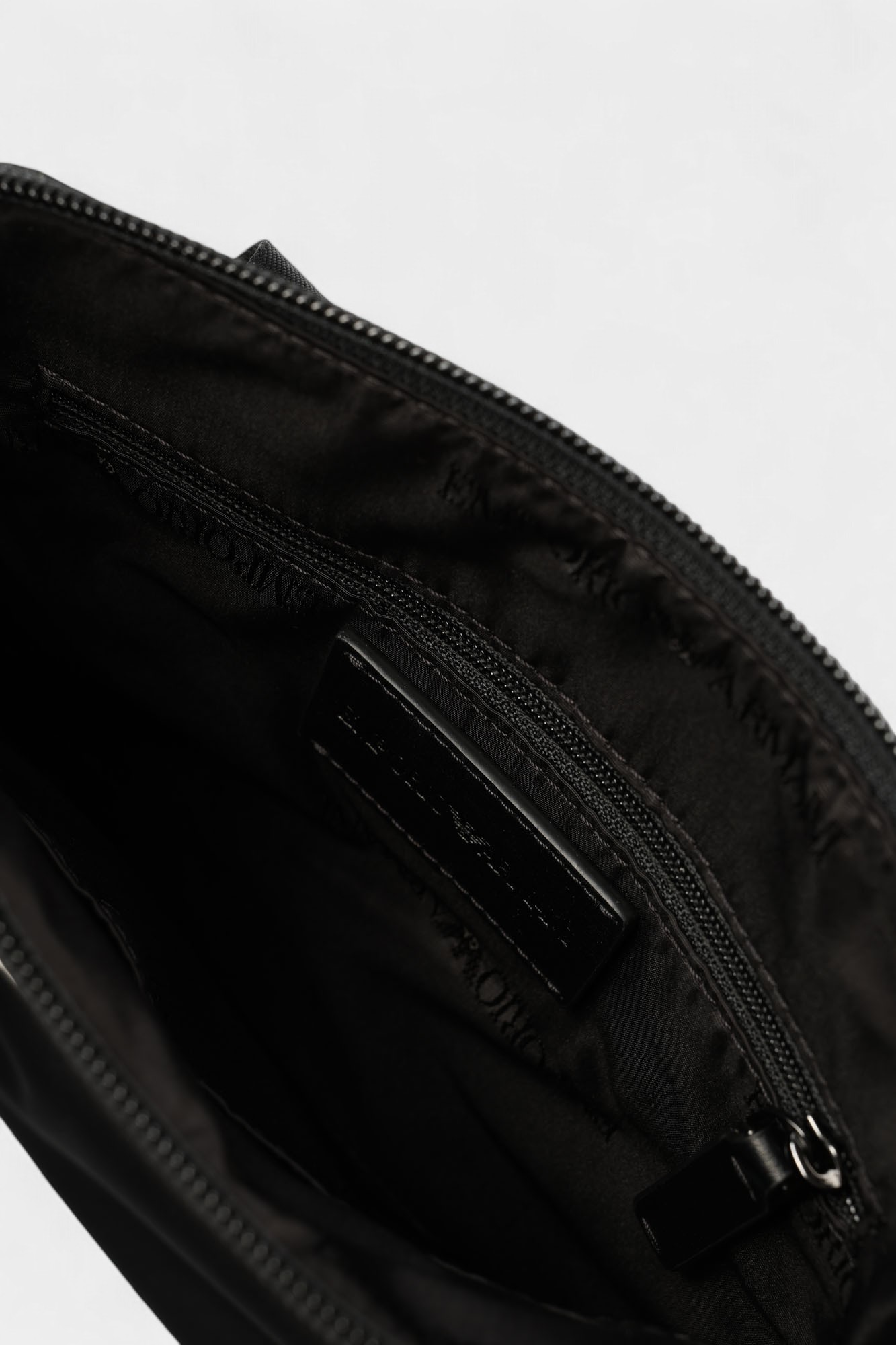 EM001807_AF13454 Сумка Emporio Armani Черный