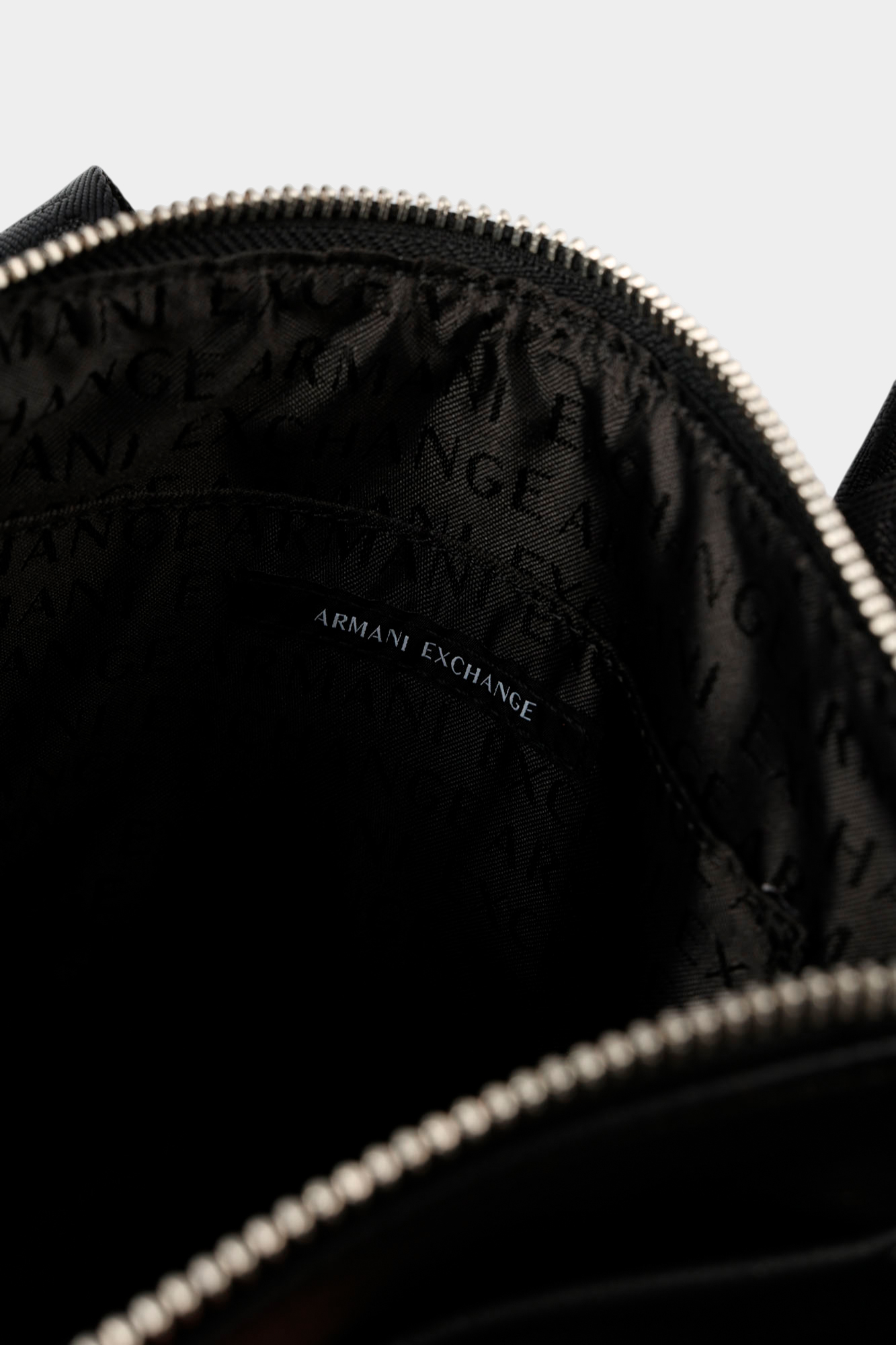 XM002039_AF19931 Сумка Armani Exchange Черный