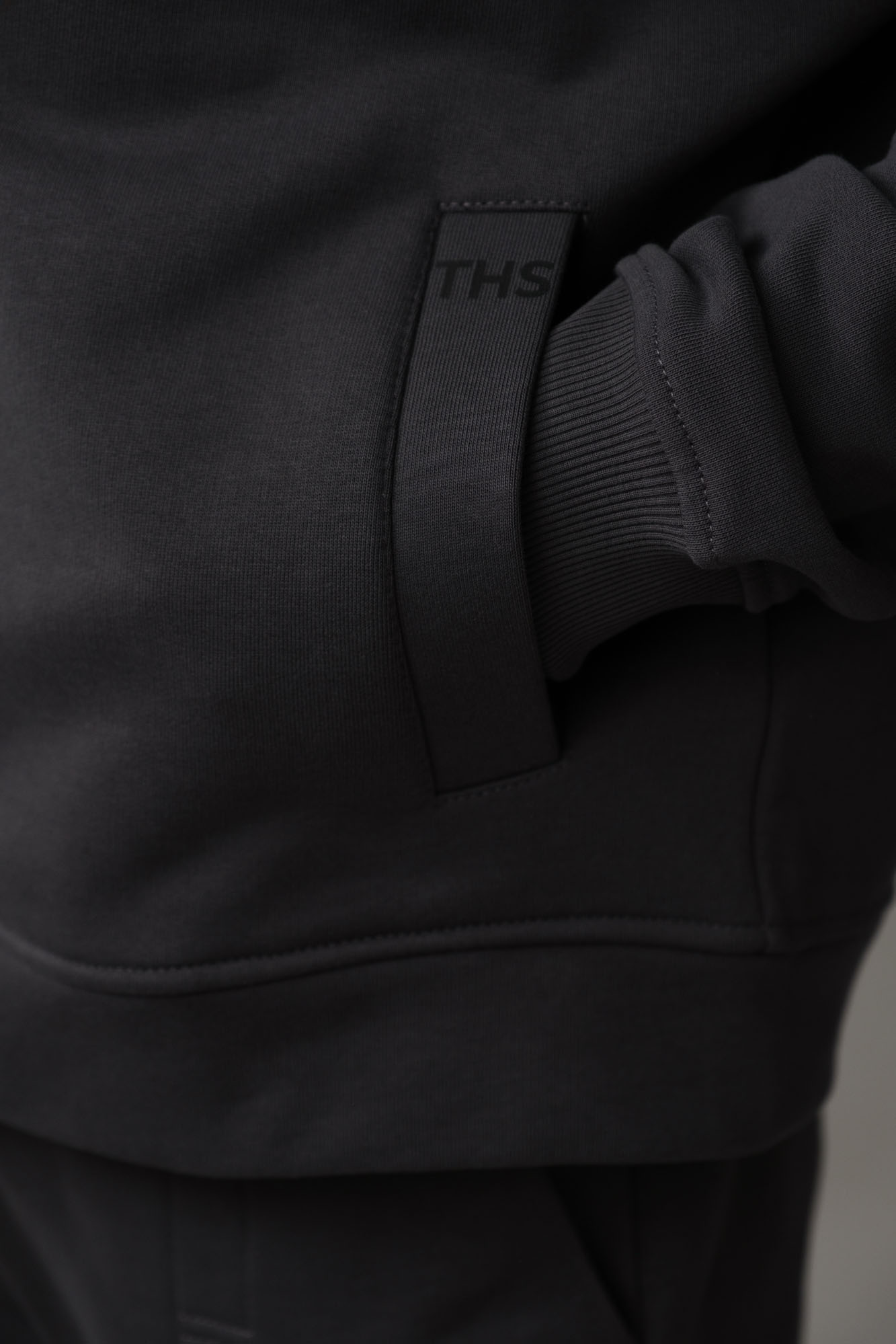 M-251-P-20-0068 Тректоп The Hills Серый