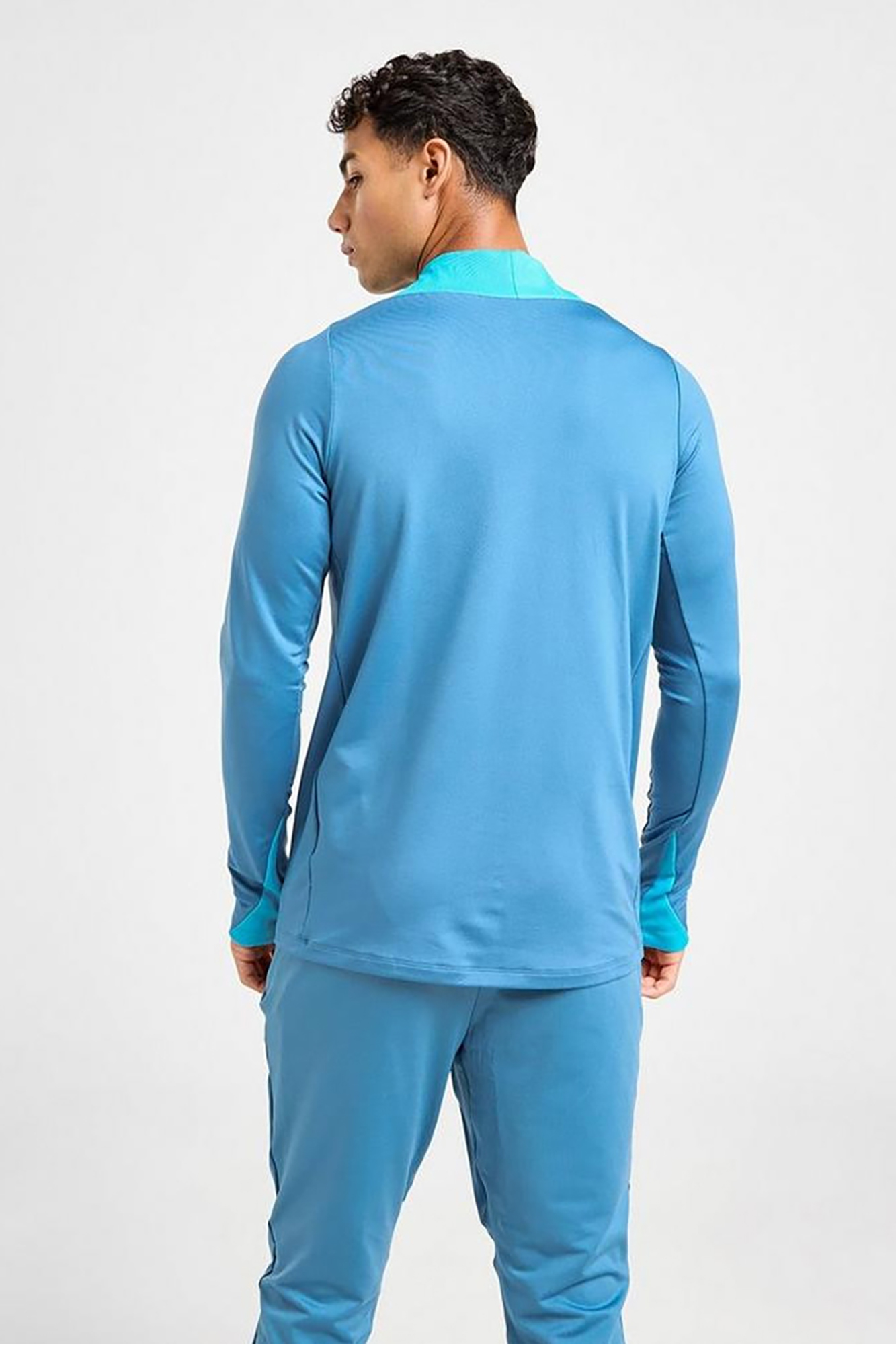 FN2403 Лонгслив Nike 