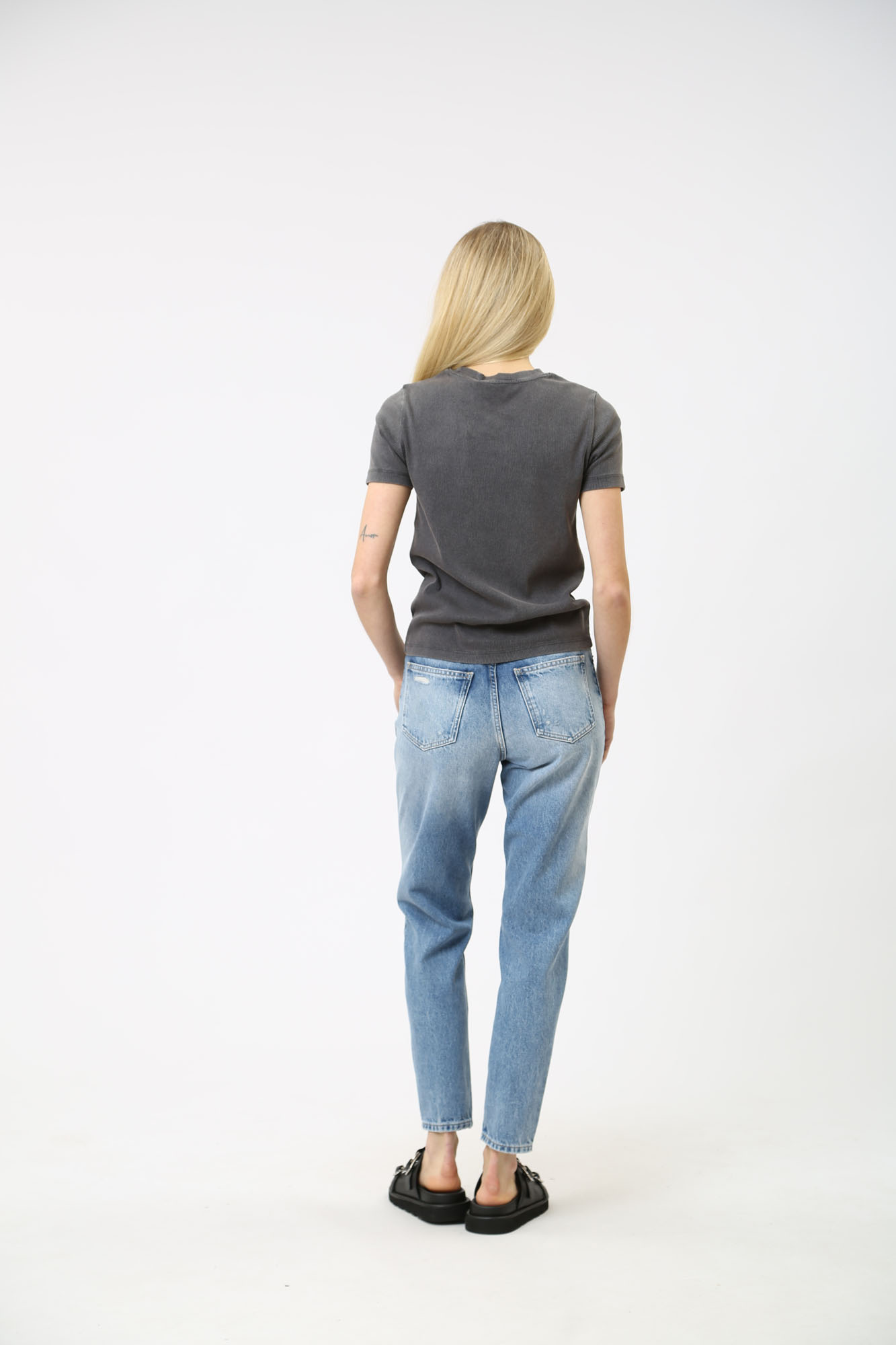 J20J223310 джинсы mom jeans  calvin klein jeans 