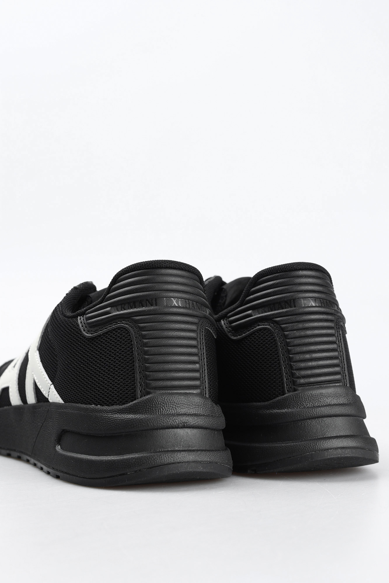 XUX071_XV527 Кроссовки Armani Exchange Черный