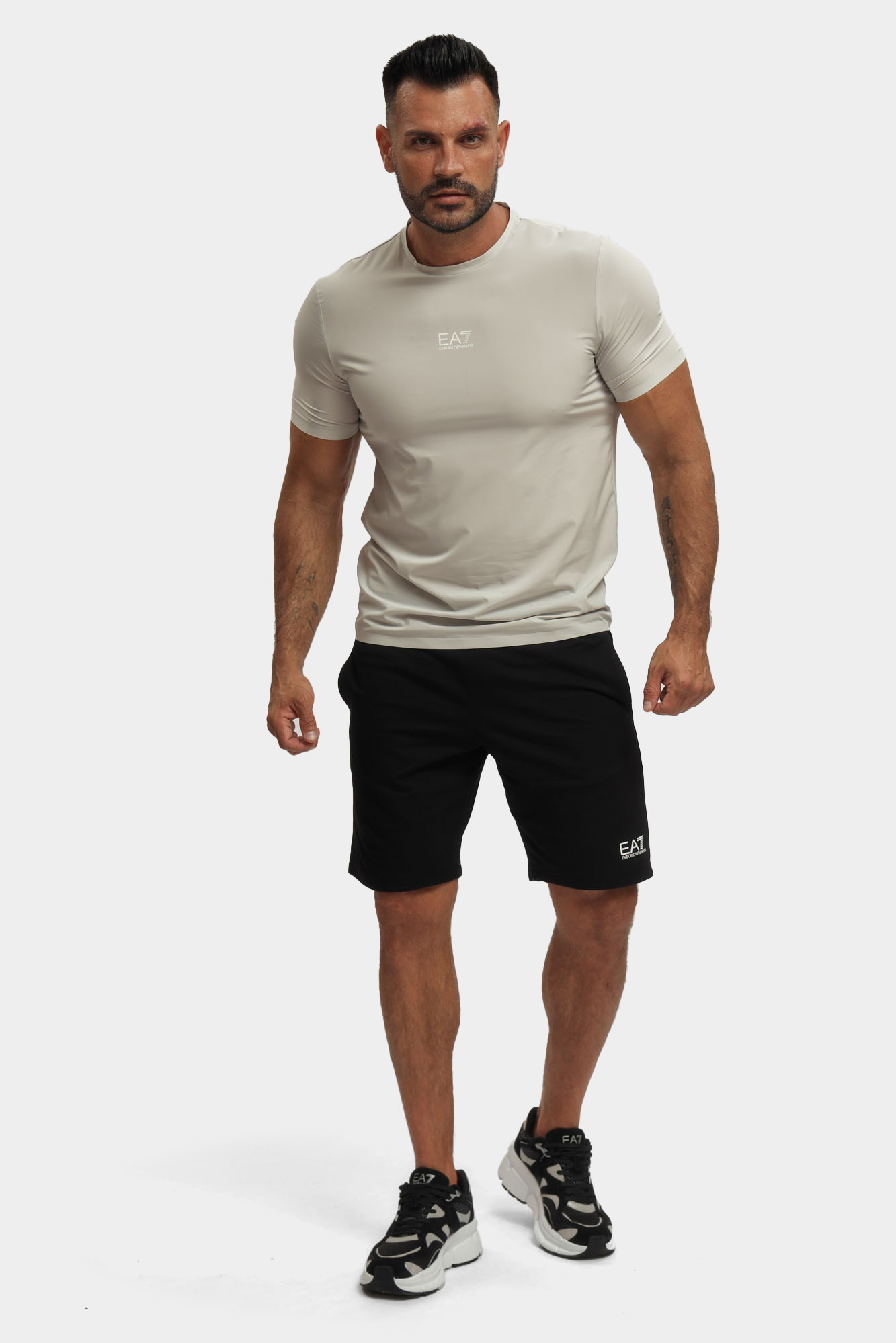 8NPS65_PJVRZ_1200 Шорты трикотажные EA7 Черный