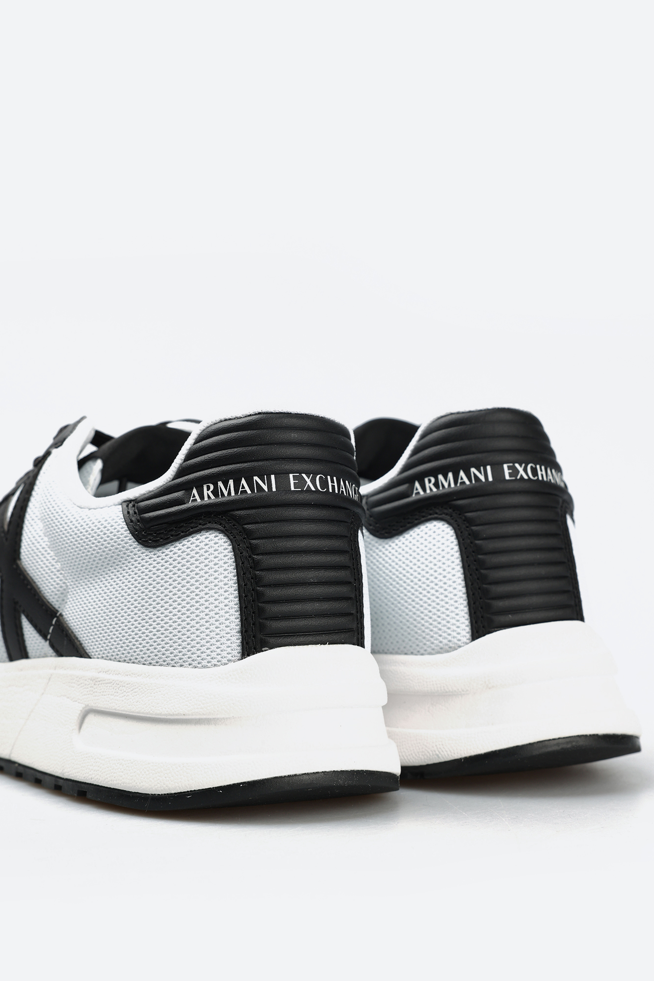 XUX071_XV527 Кроссовки Armani Exchange Белый