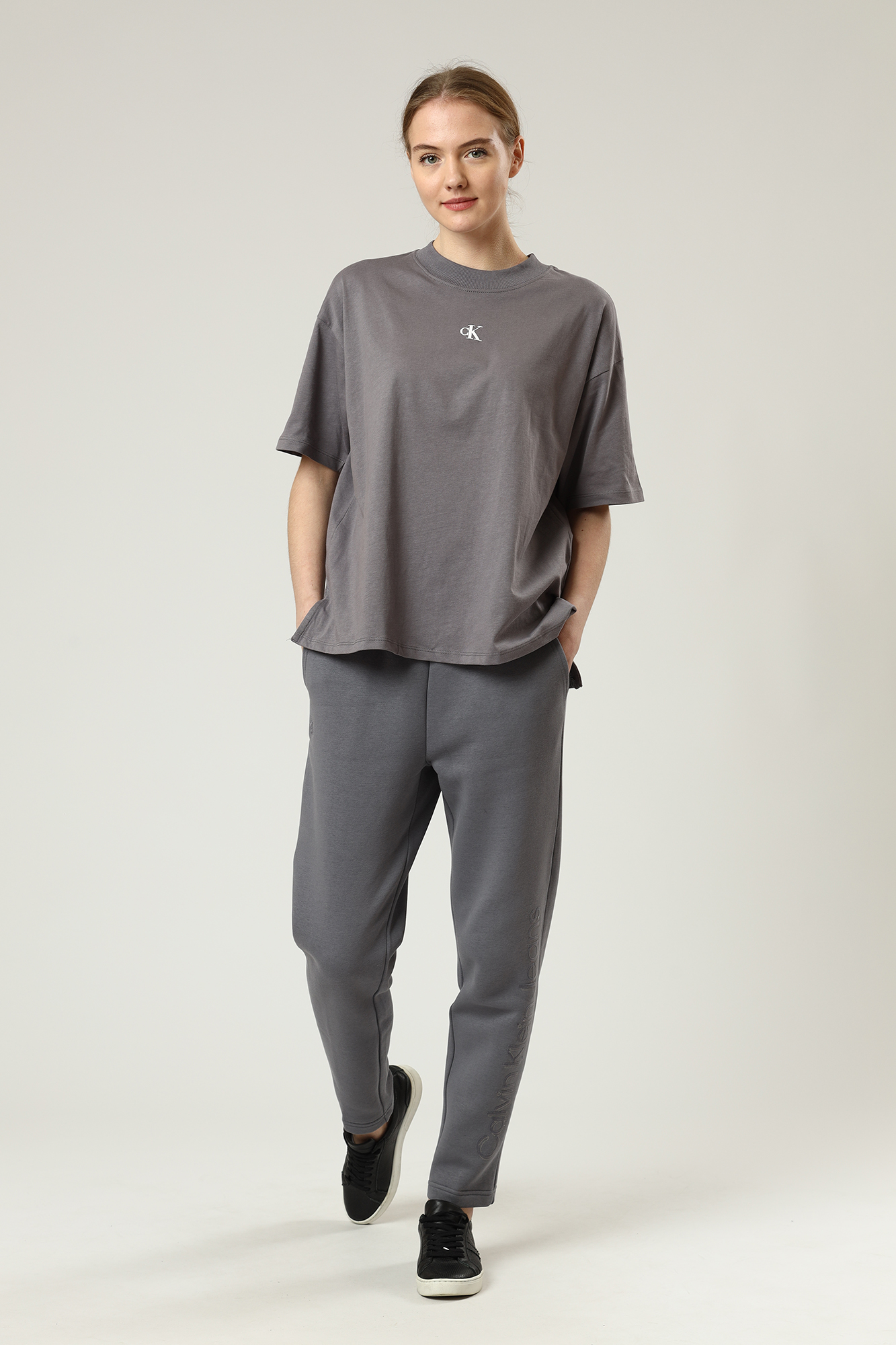 J20J217752 брюки спортивные calvin klein jeans 