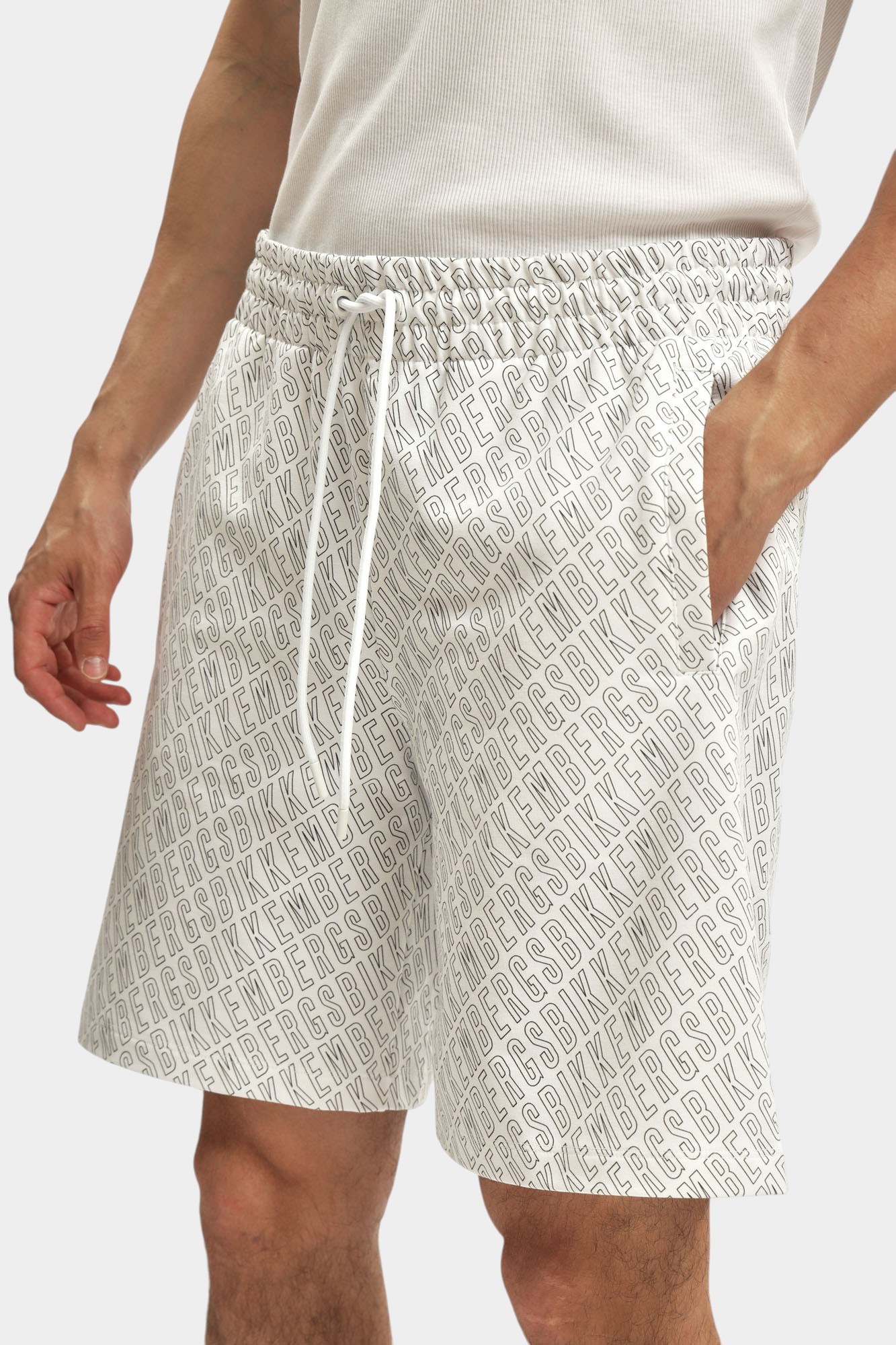 BMF0865 Шорты трикотажные Bikkembergs Белый