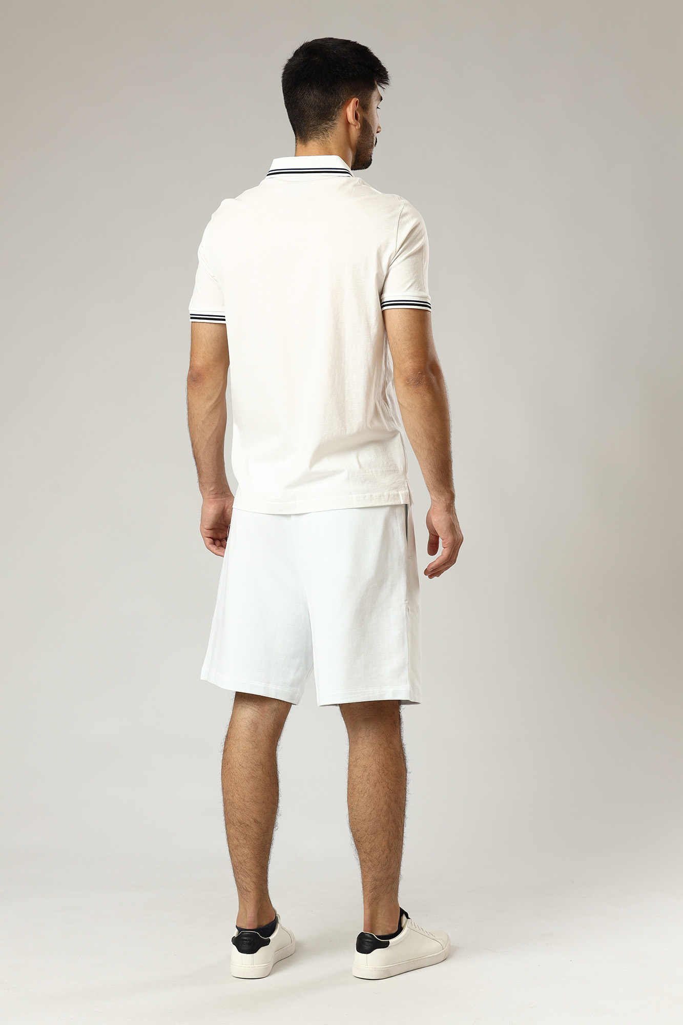 3LZSAF_ZJFAZ Шорты трикотажные Armani Exchange Белый