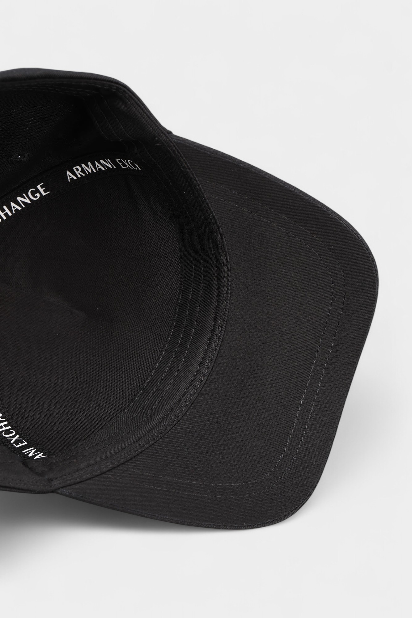 XW000888_AF13432 Кепка Armani Exchange Черный