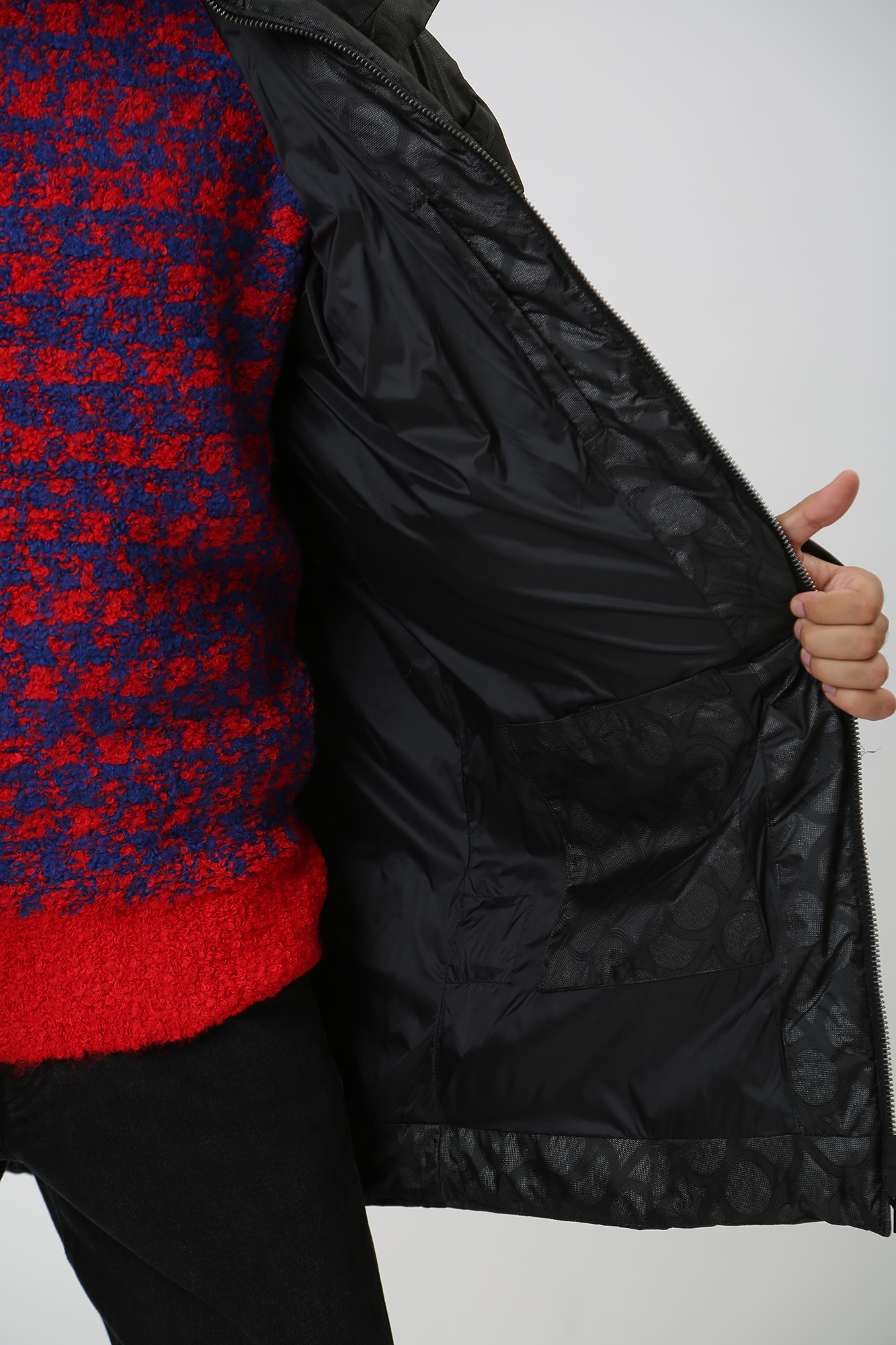 52S00945-1T006513 Пальто пуховое Trussardi Черный