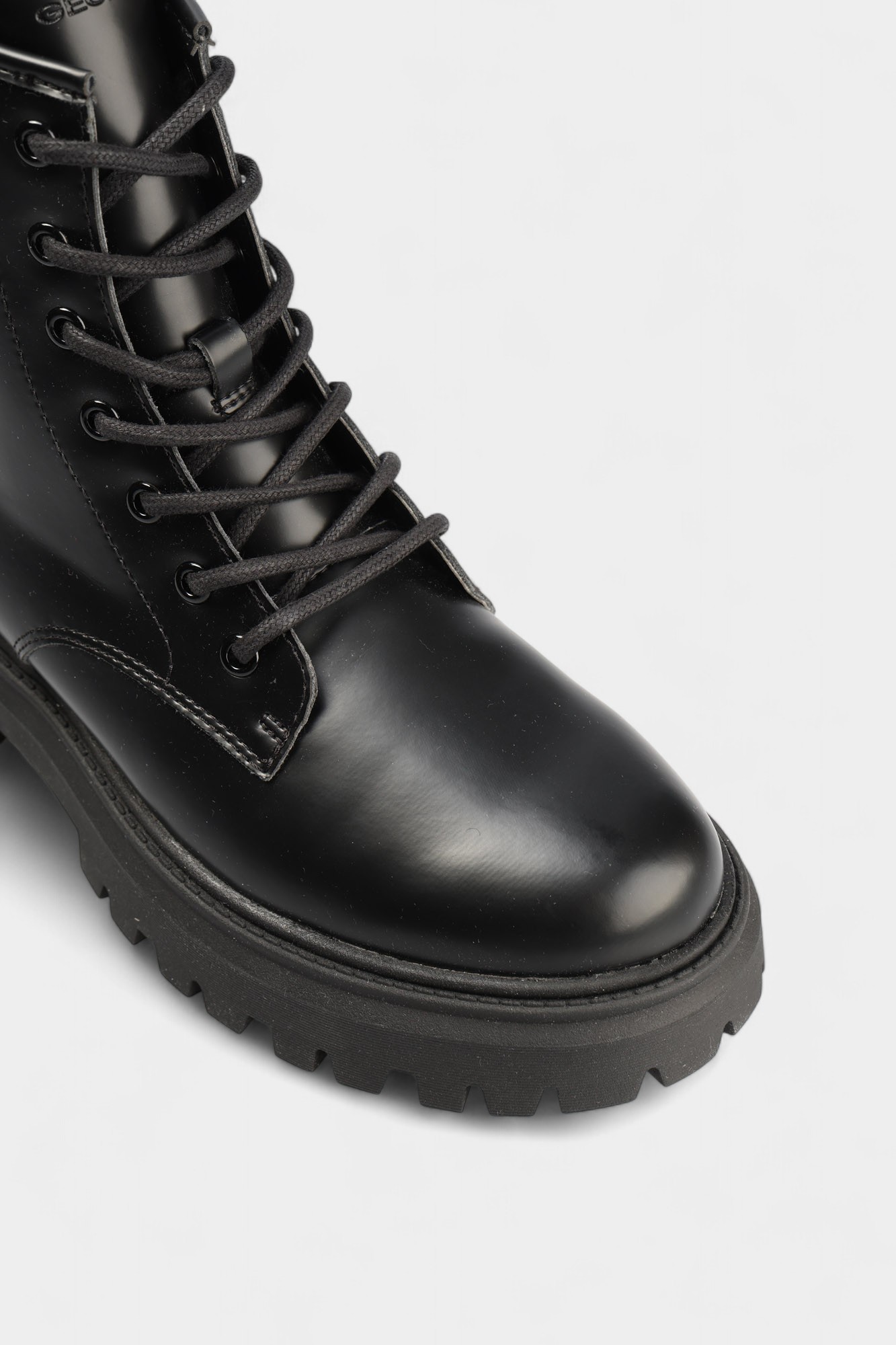 J56M6E000CN Ботинки Geox Черный