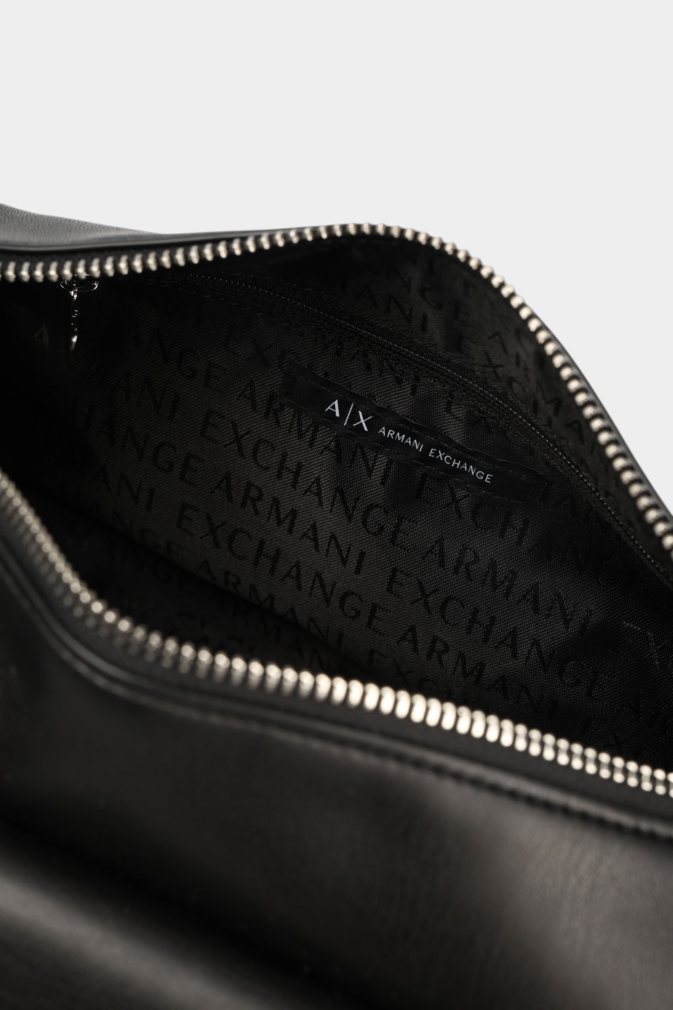 XW000404_AF12589 Сумка Armani Exchange Черный