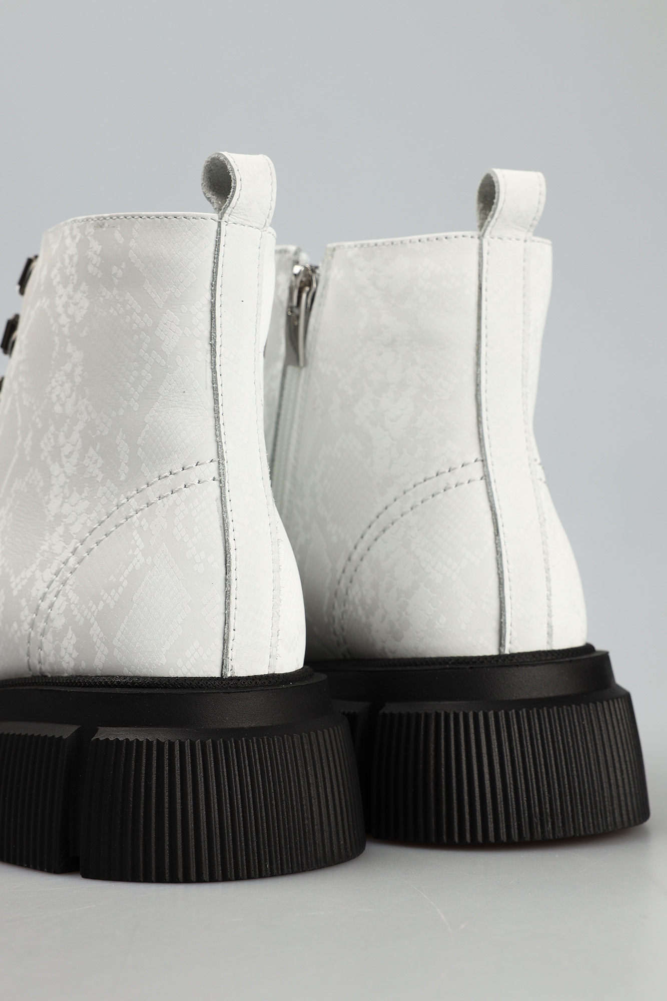 2731818 Ботинки Marc Cony Белый