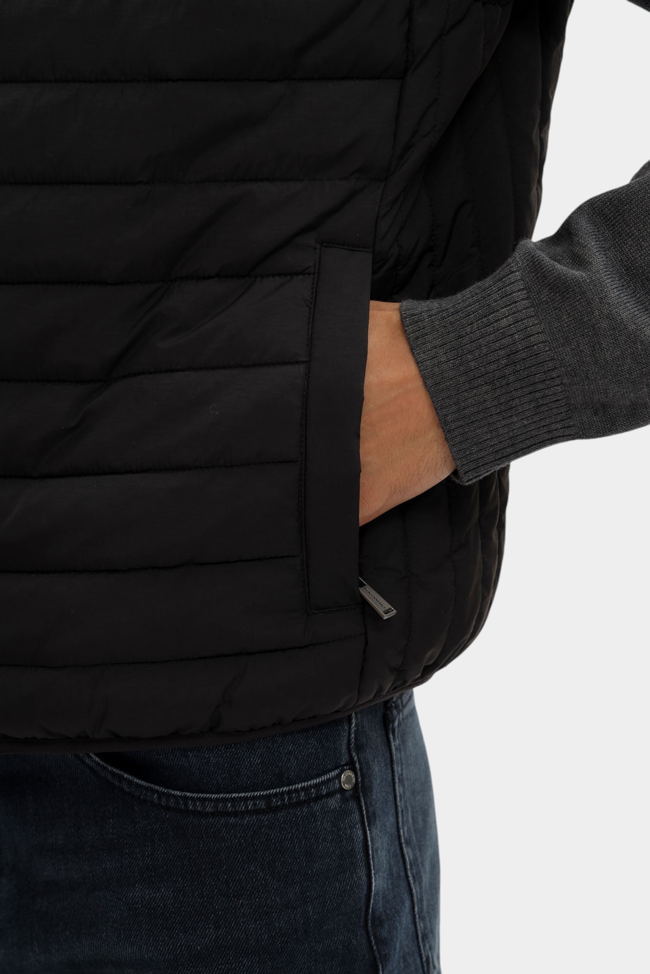 F006M000011N-MO802N10-08YR Жилет Trussardi Черный