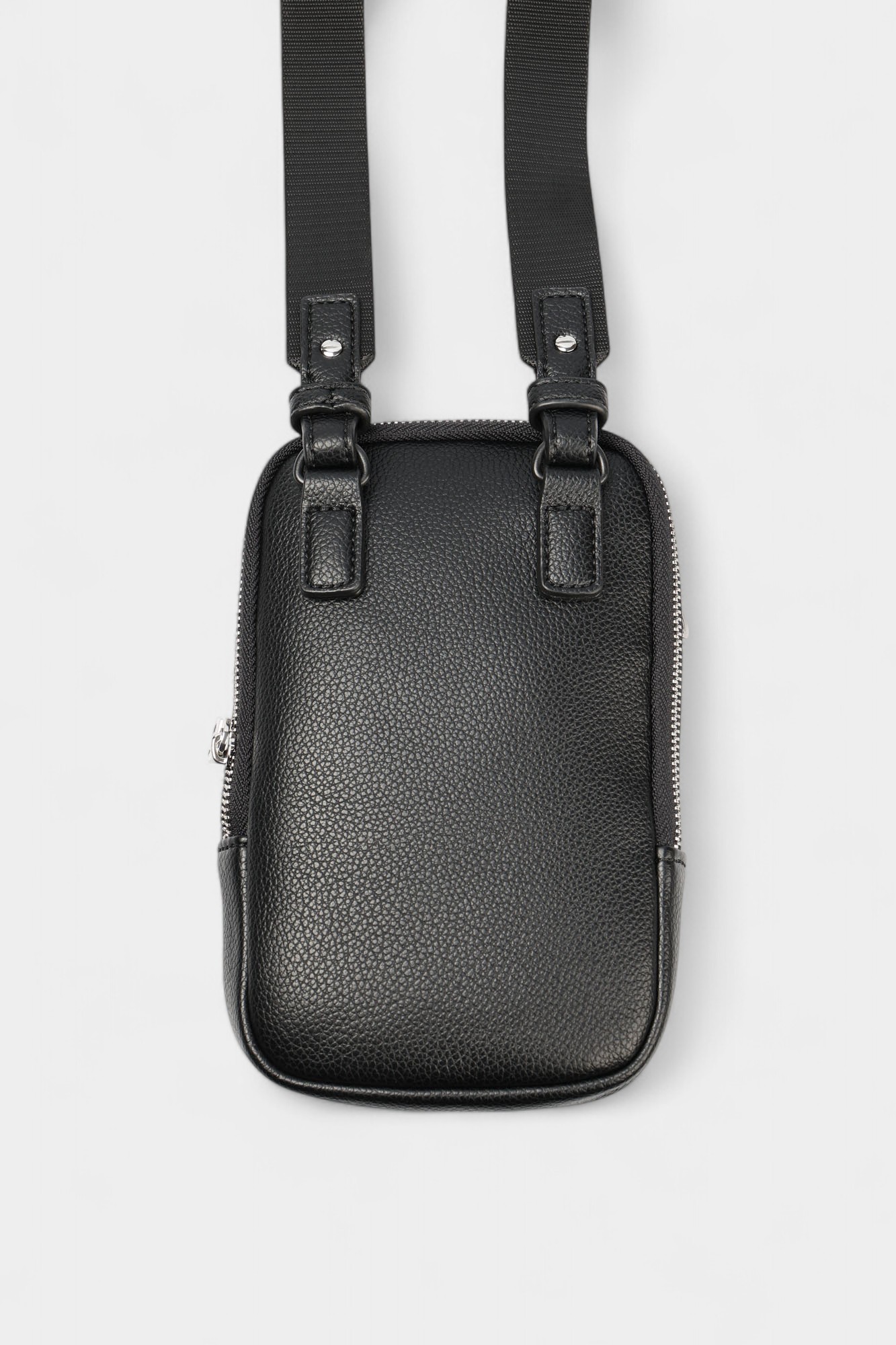 XM001258_AF12134 Сумка для телефона Armani Exchange Черный