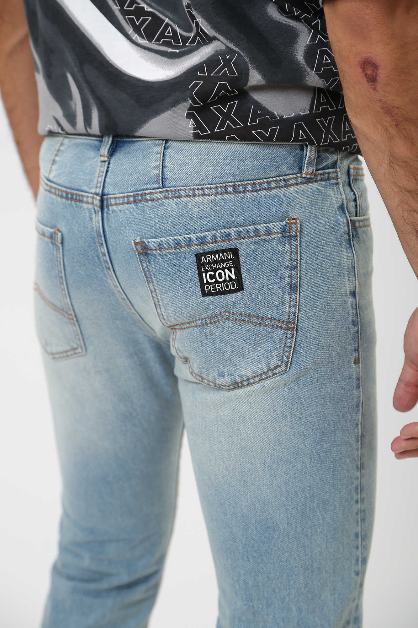 8NZJ13_Z1PDZ Джинсы Armani Exchange Голубой