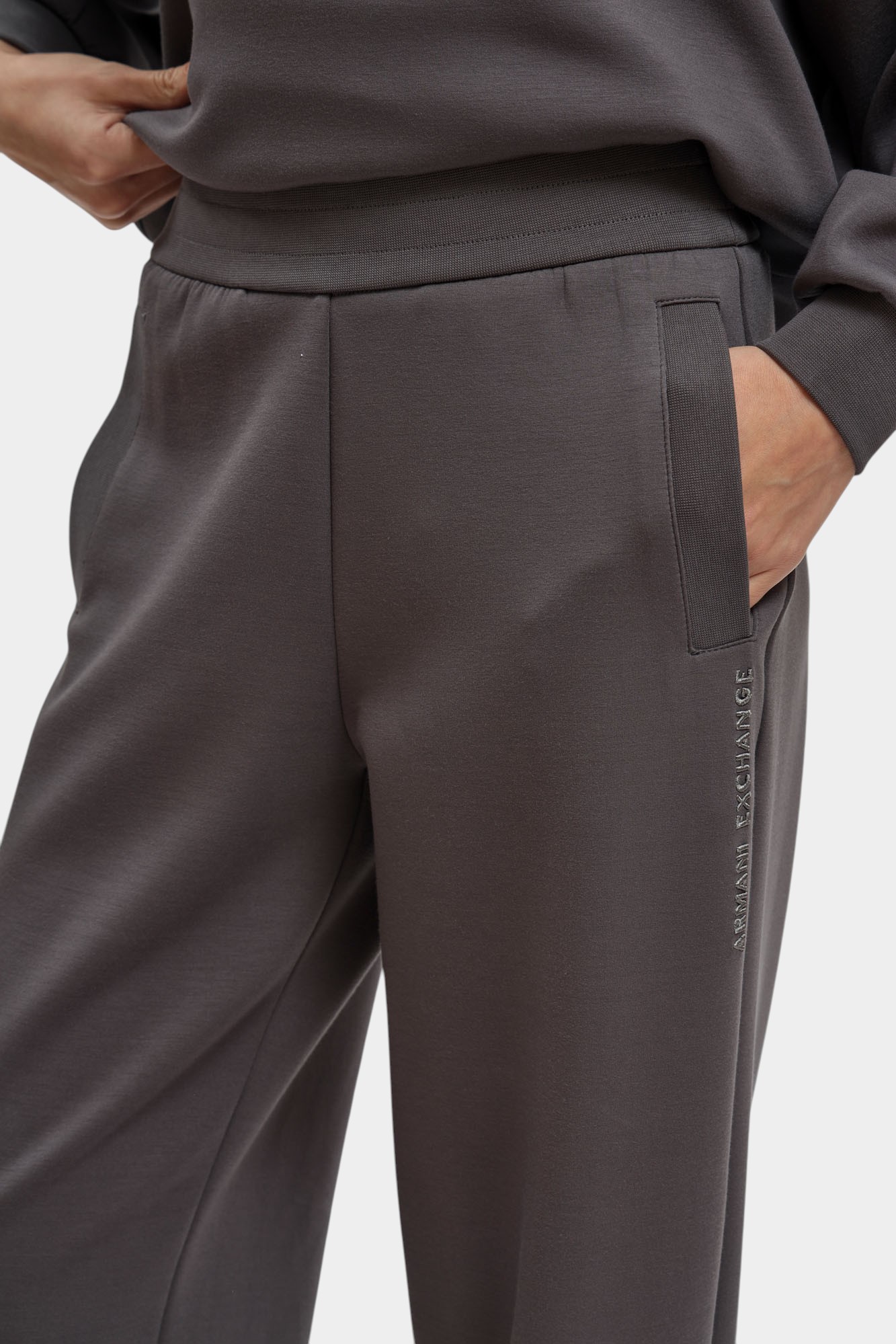 XW001011_AF16111 брюки спортивные armani exchange 