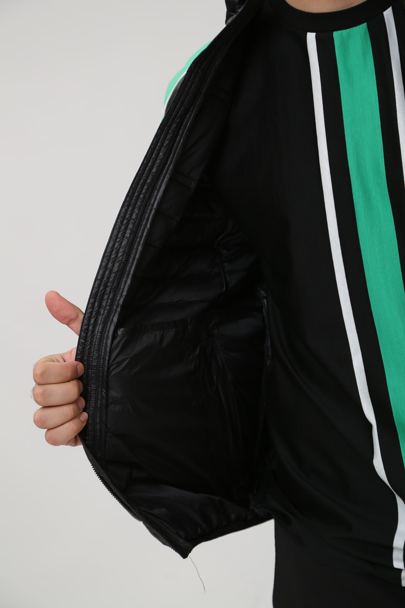 541590_505090 Куртка Karl Lagerfeld Черный