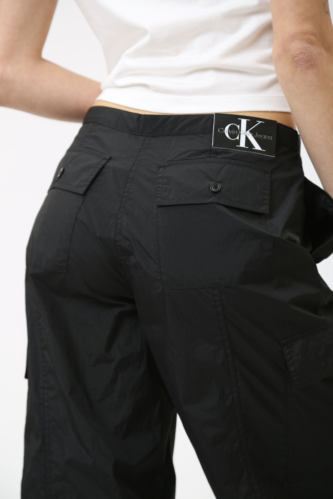 J20J223423 брюки спортивные calvin klein jeans 
