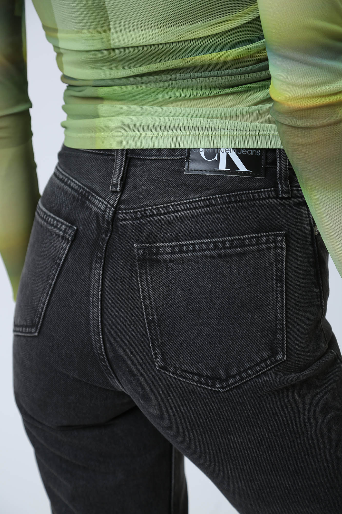 J20J222150 джинсы mom jeans  calvin klein jeans 