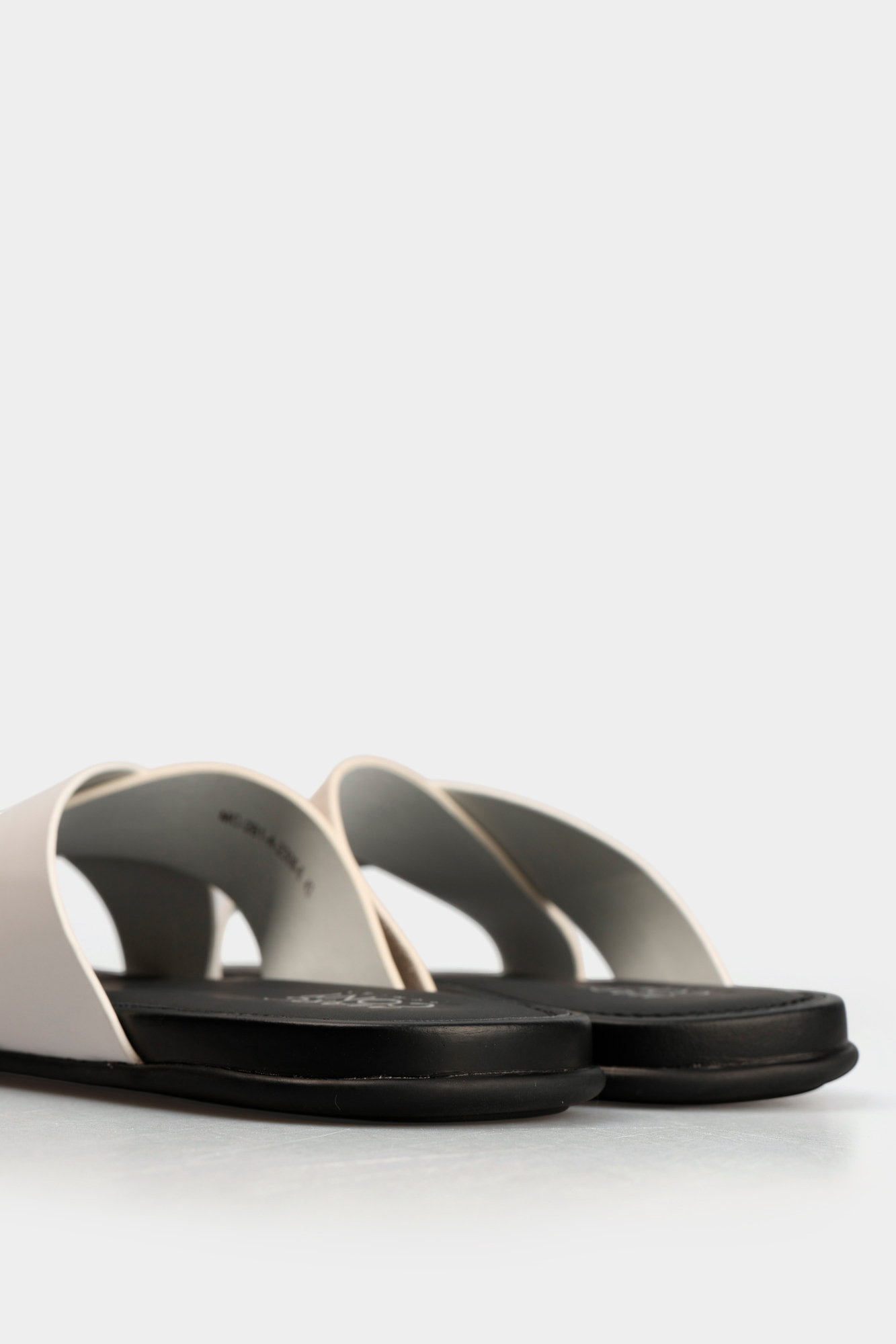 МС-261-A-23 Шлепки Marc Cony Белый