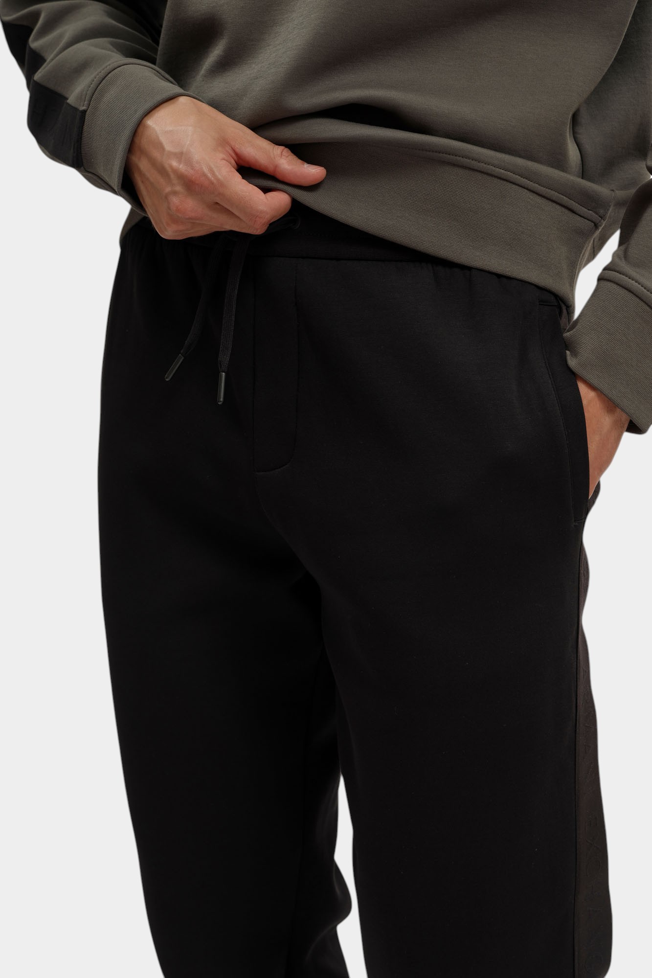 XM001301_AF10818 Брюки спортивные Armani Exchange Черный