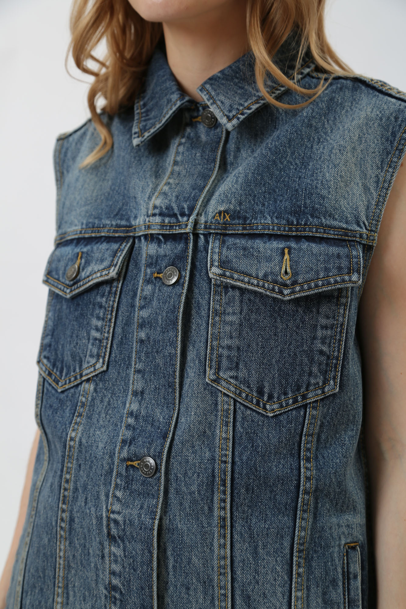 3DYQ61_Y15DZ жилет джинсовый armani exchange 