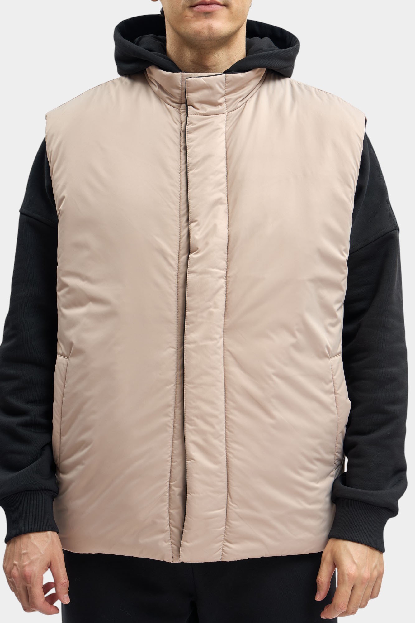 M-252-P-20-0501 Жилет The Hills Черный