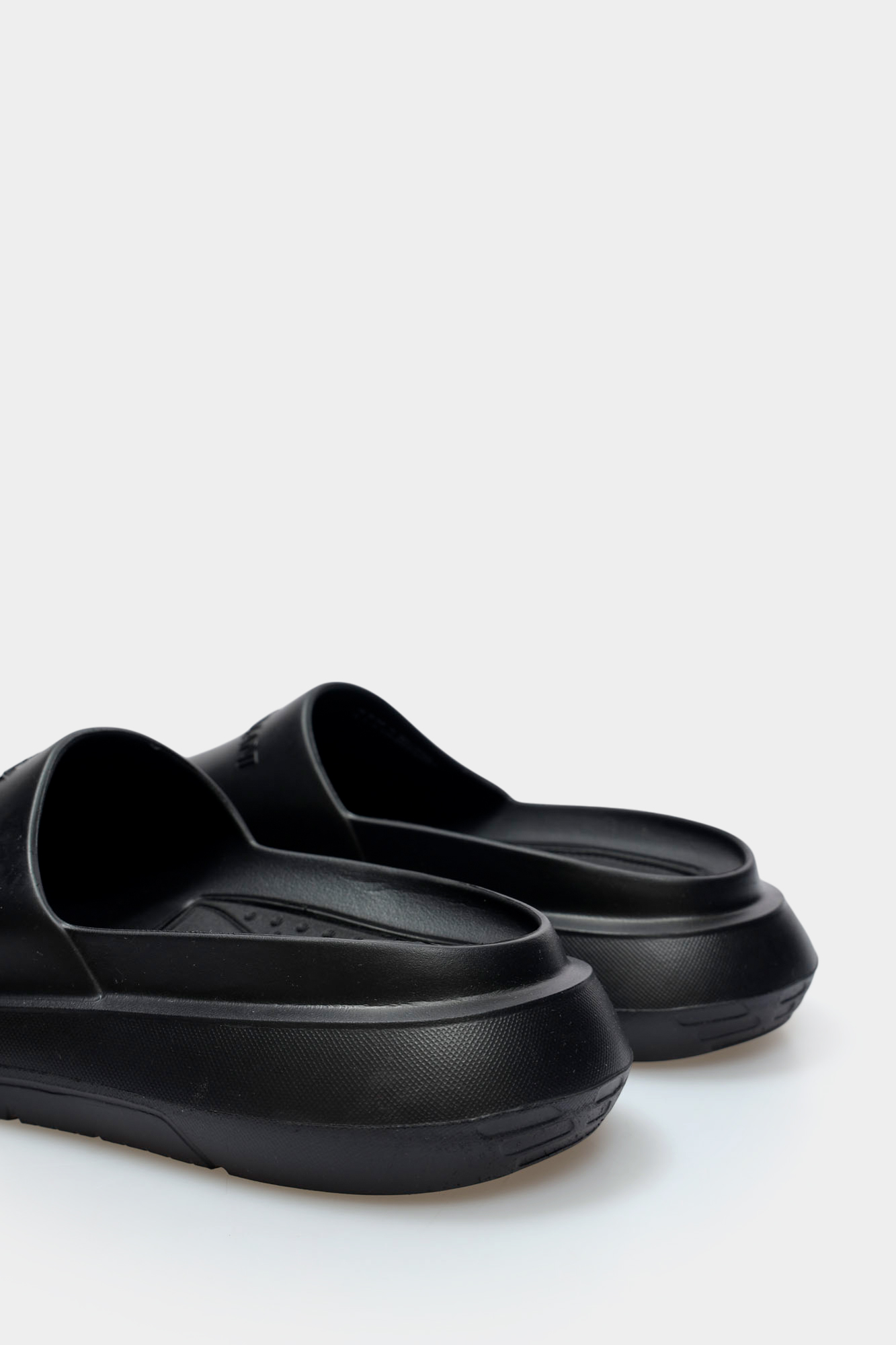 EM005960_AF26000 Шлепки Emporio Armani Черный