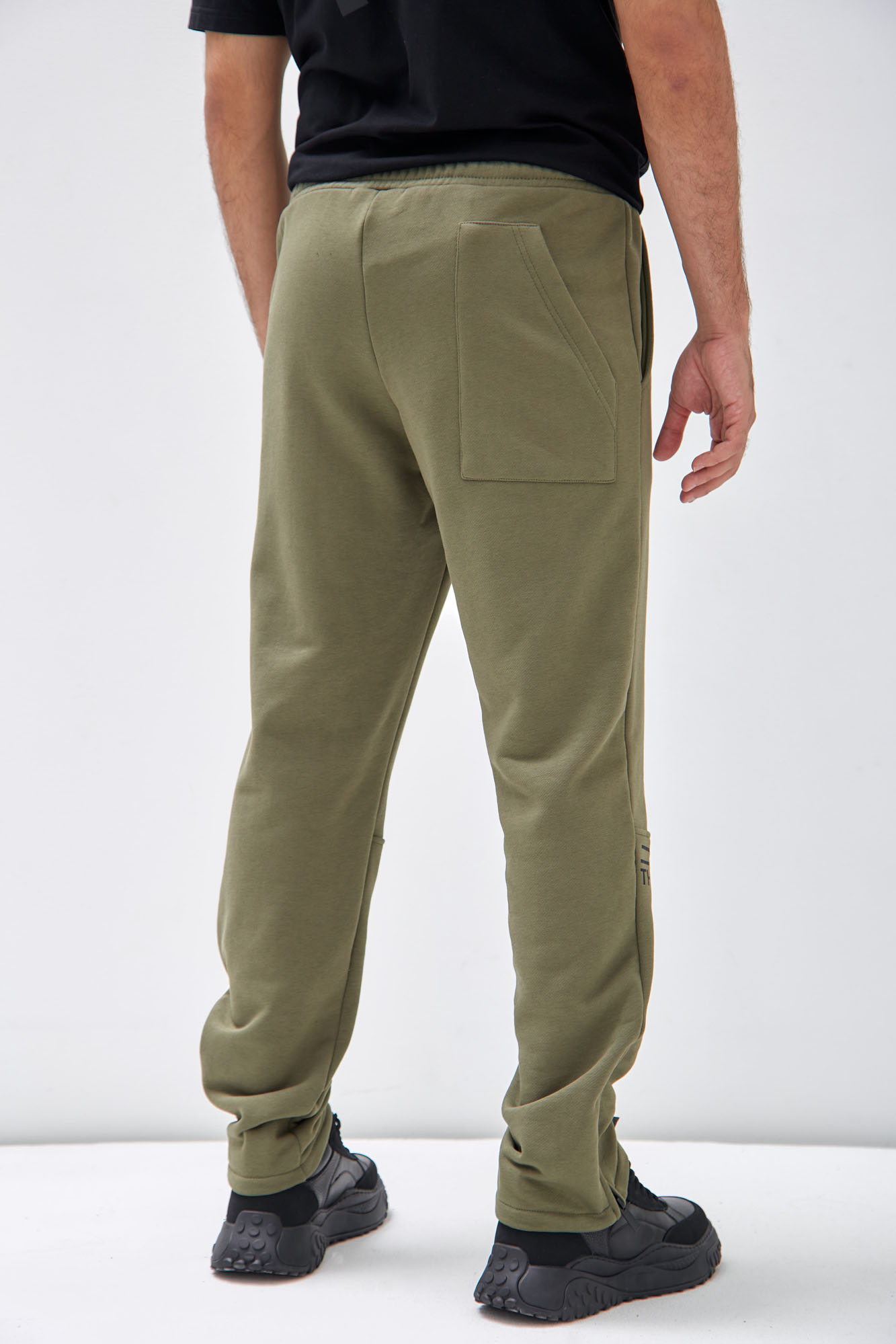 M-241-P-20-0062 Брюки спортивные The Hills Хаки