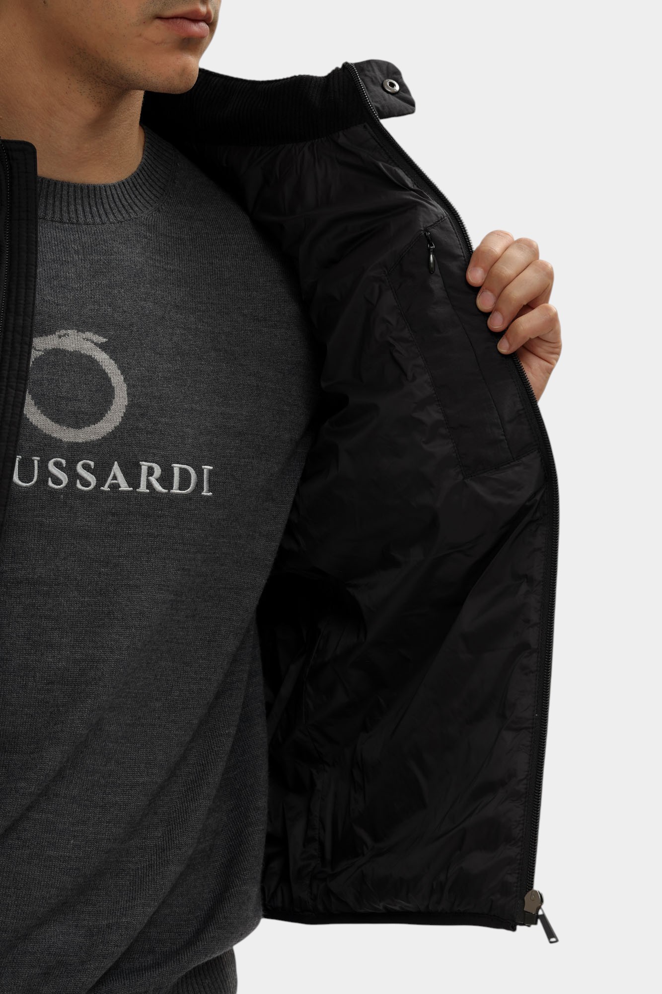 F006M000011N-MO802N10-08YR Жилет Trussardi Черный