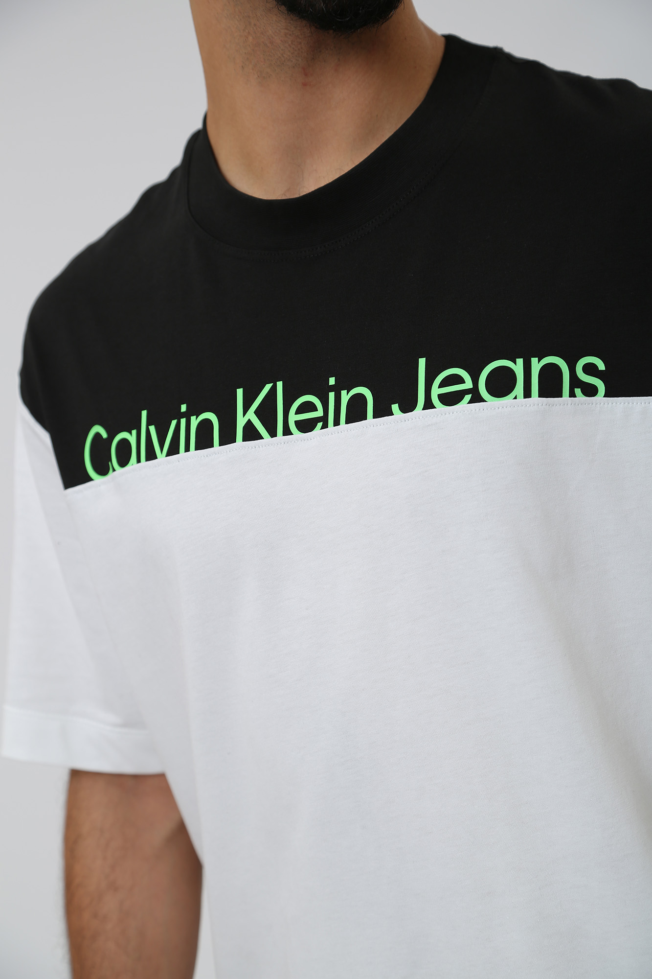 J30J324010 Футболка Calvin Klein Jeans Белый