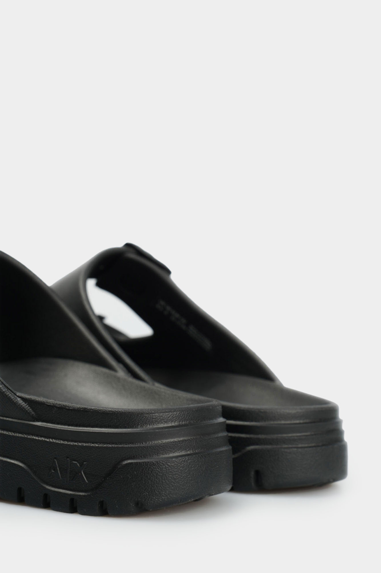 XUP015_XV821 Шлепанцы Armani Exchange Черный