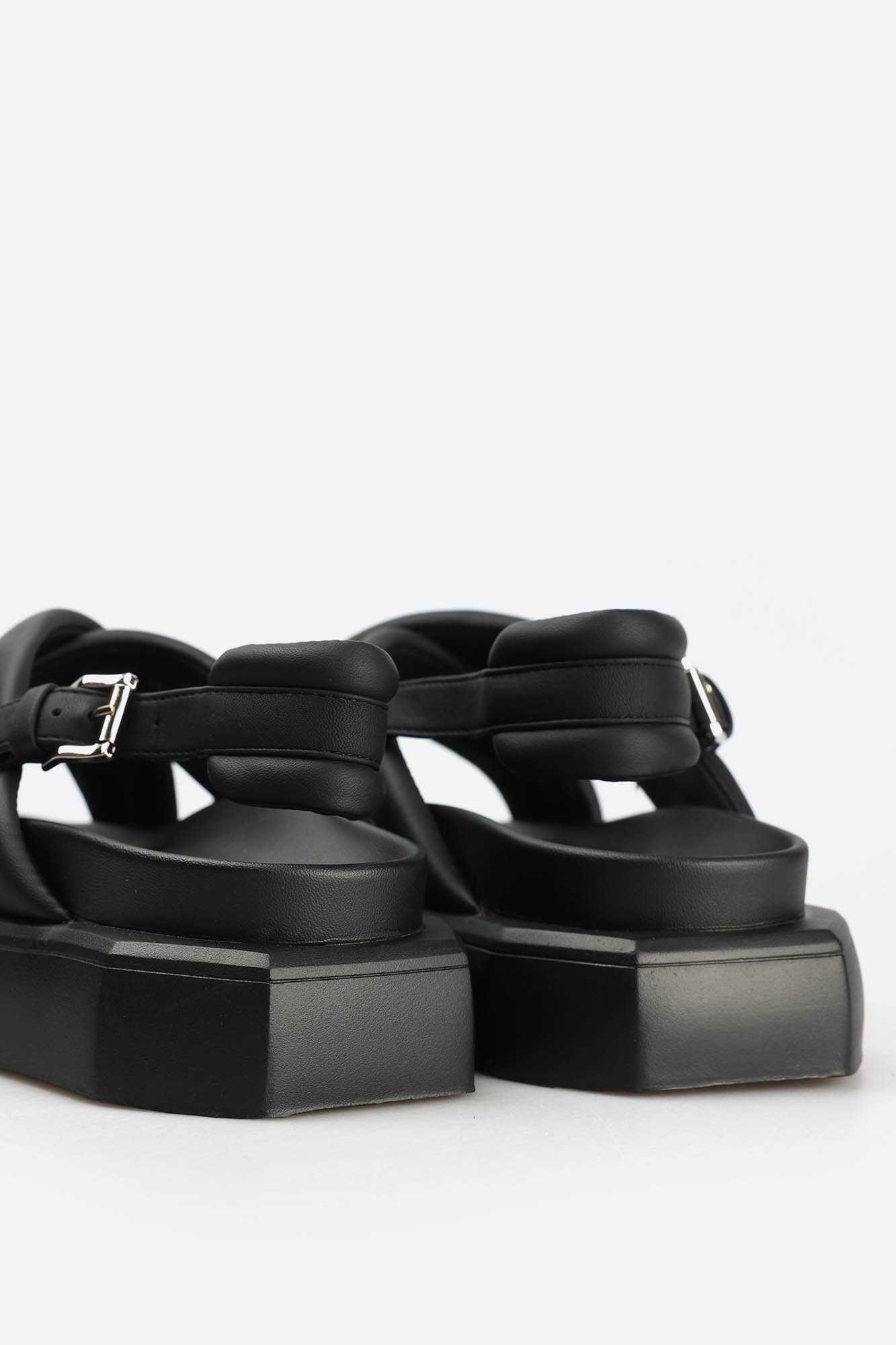 S8-011-5 Сандалии Graciana Черный