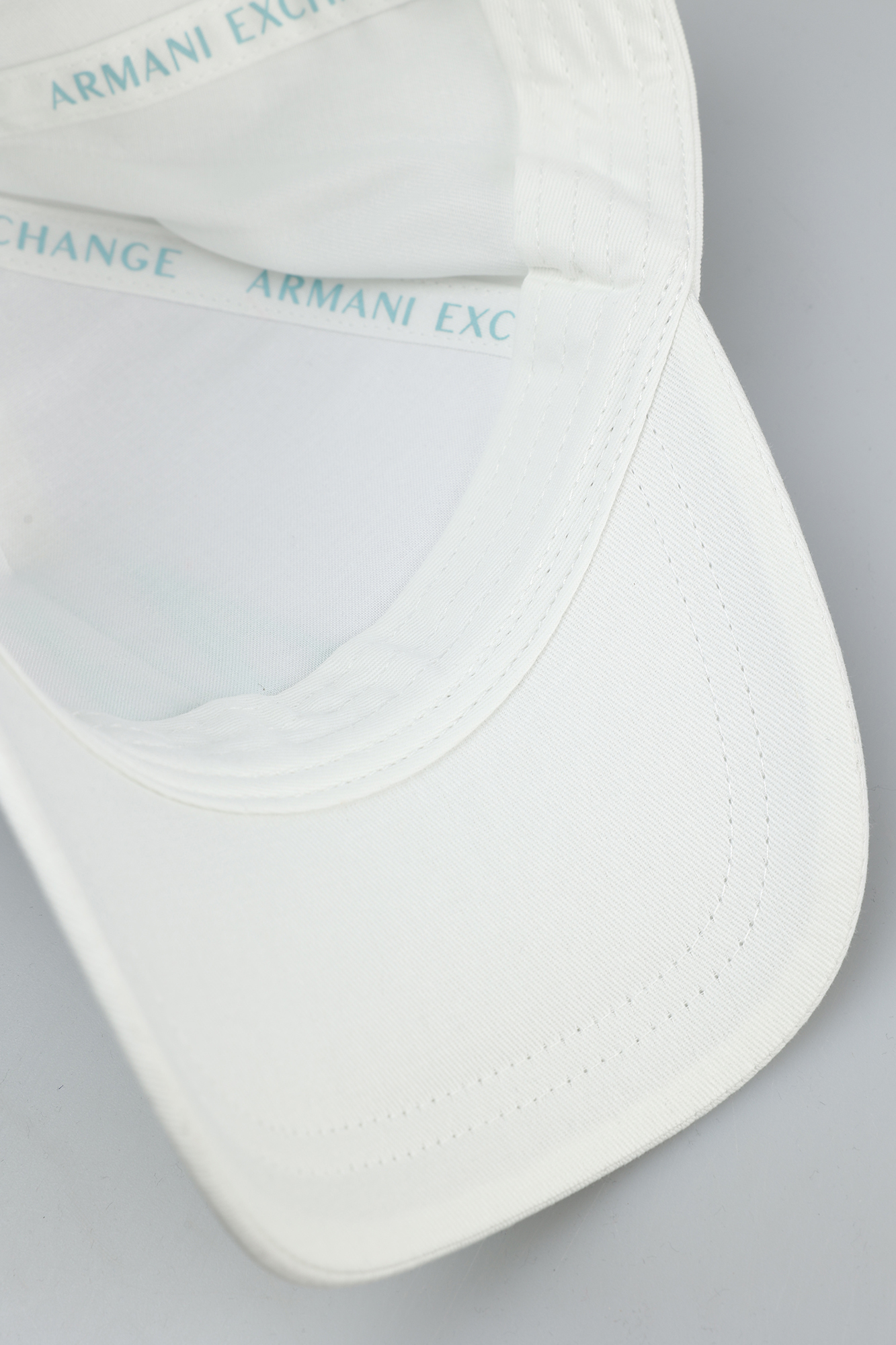 954047_CC811 Кепка Armani Exchange Белый