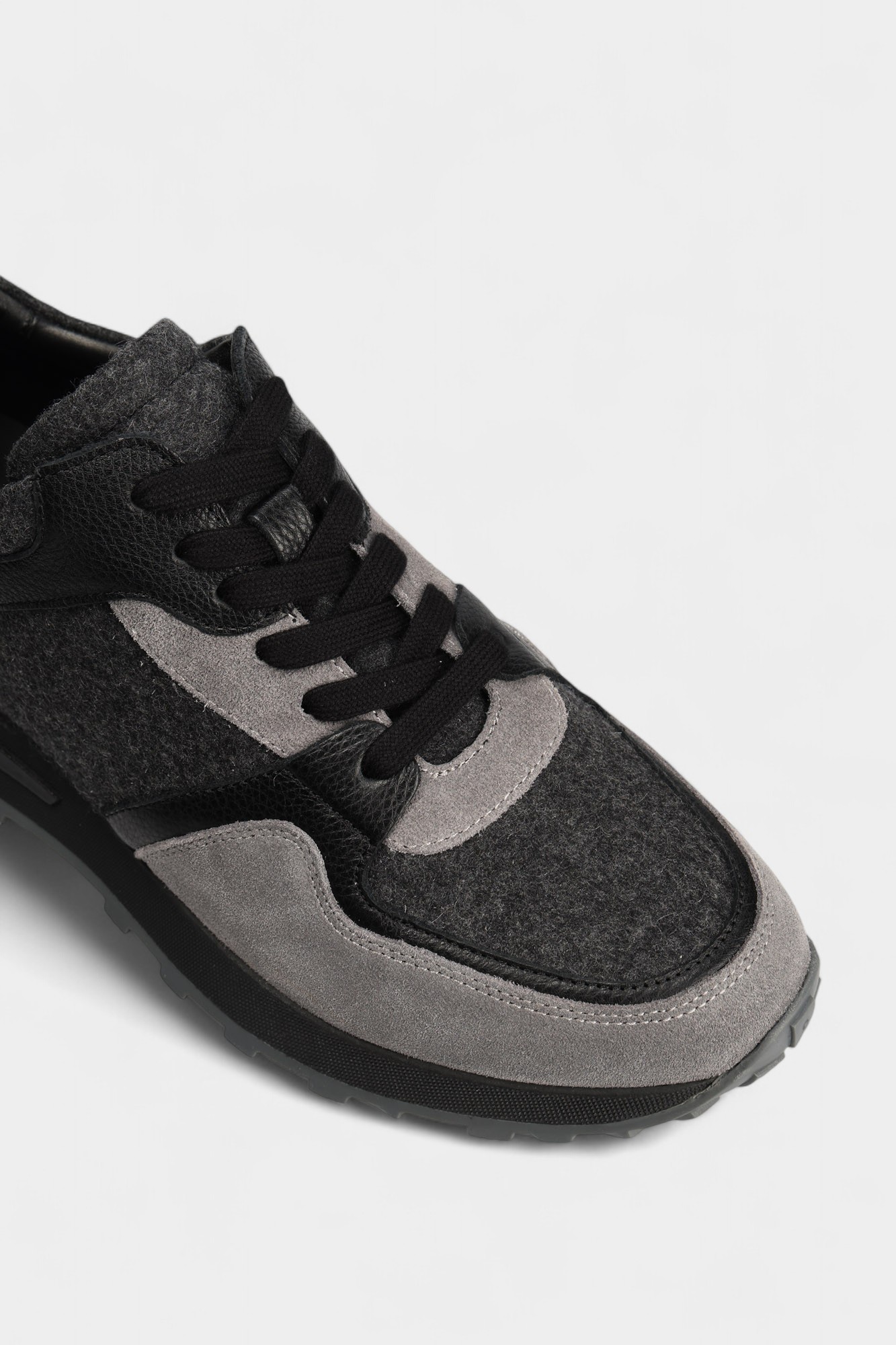 V560-82 Кроссовки Graciana Серый