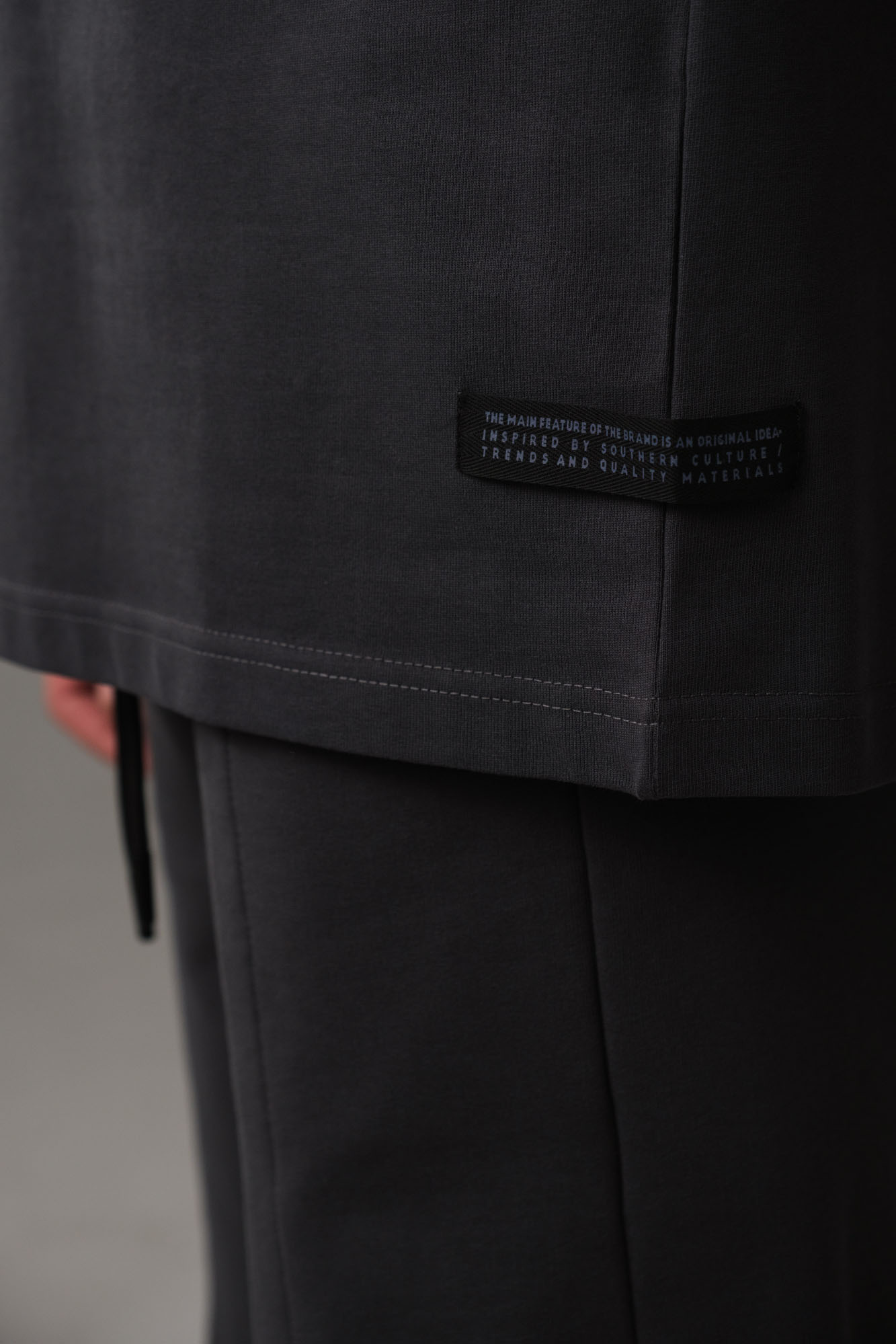 M-251-P-22-0071 Футболка The Hills Серый