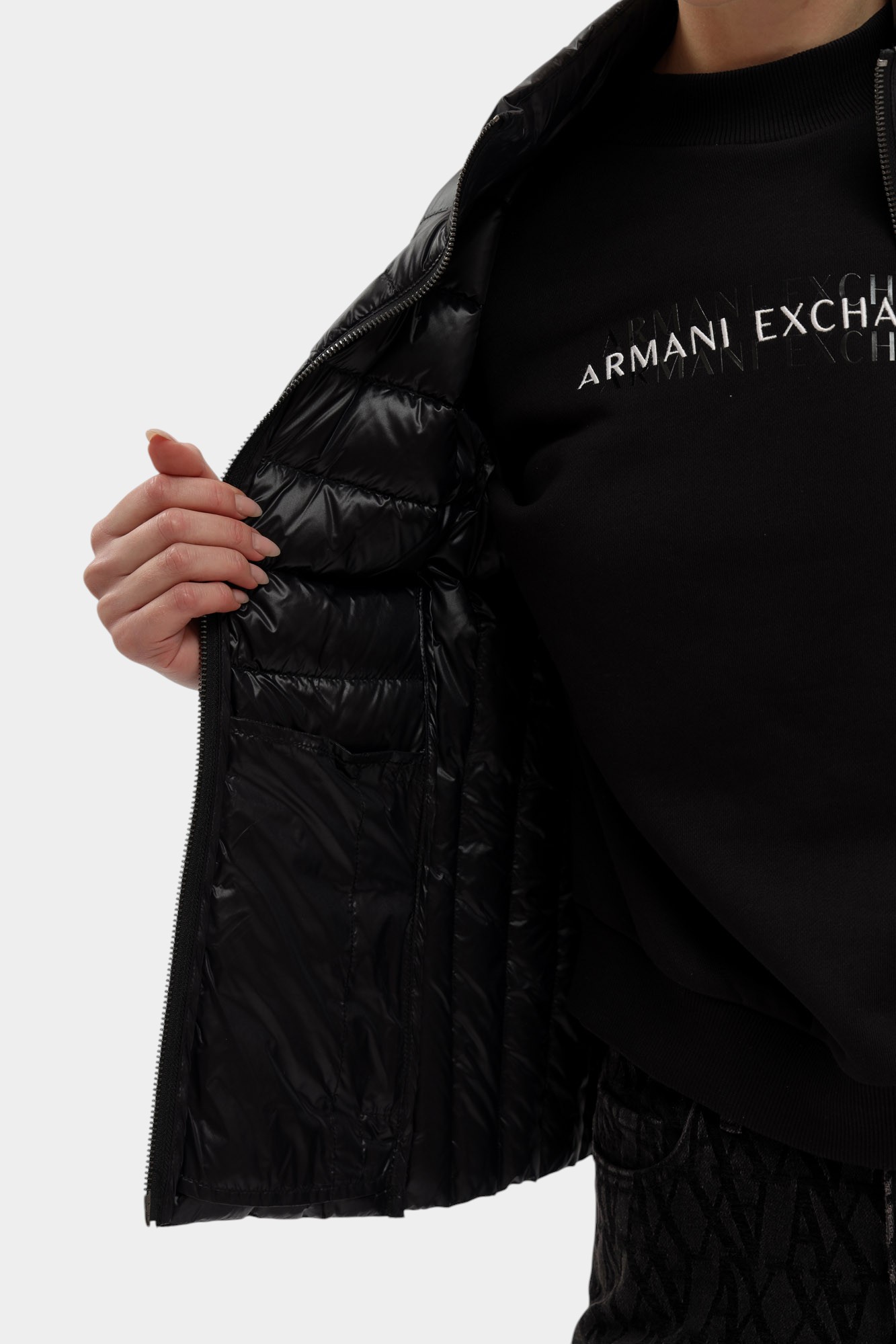 XW001921_AF18757 жилет пуховый armani exchange 
