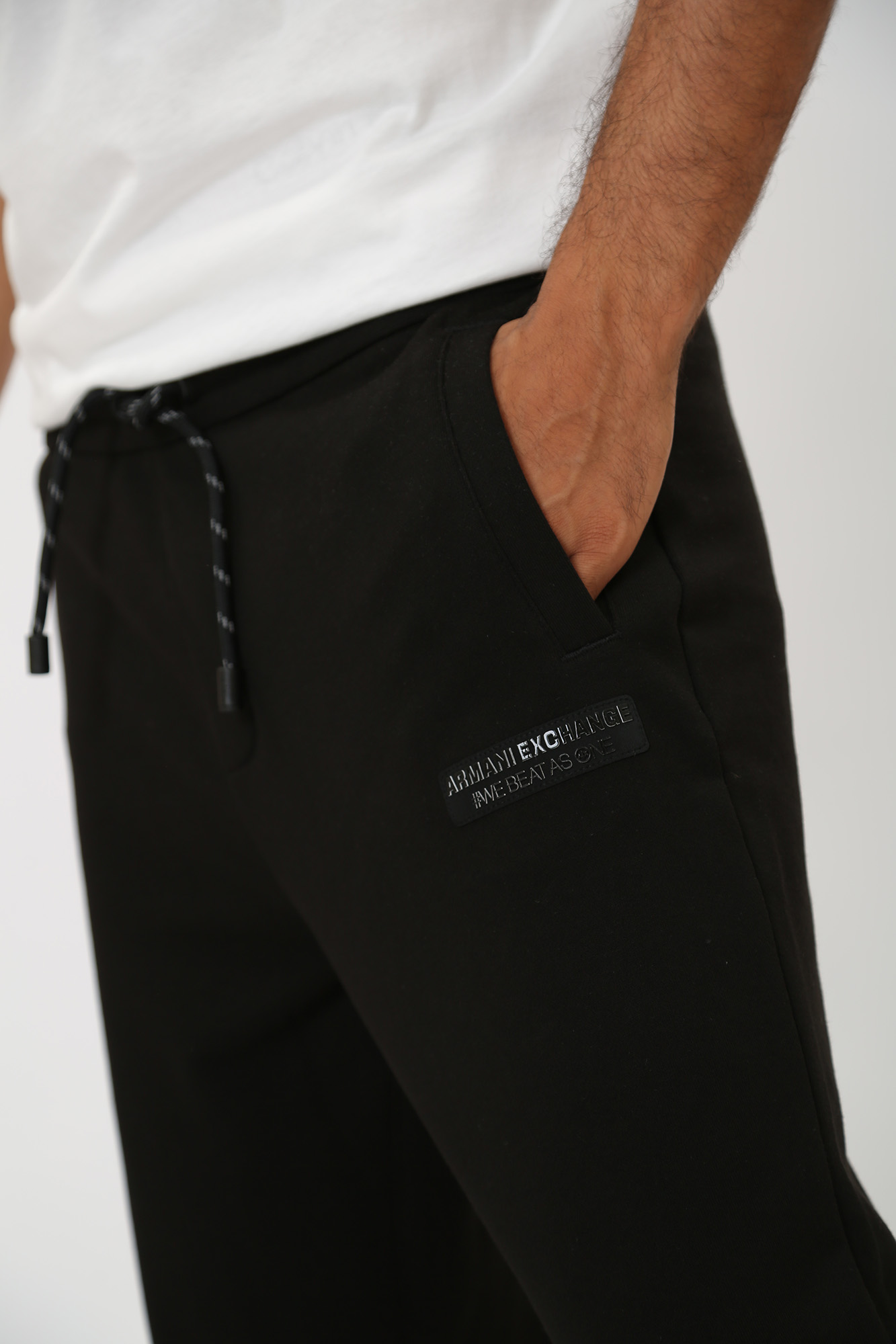 6RZPHE_ZJDGZ Брюки спортивные  Armani Exchange Черный