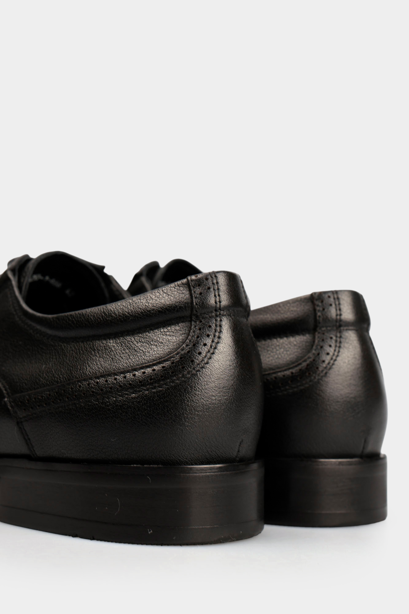 MCM373_Z50-1 Туфли Marc Cony Черный