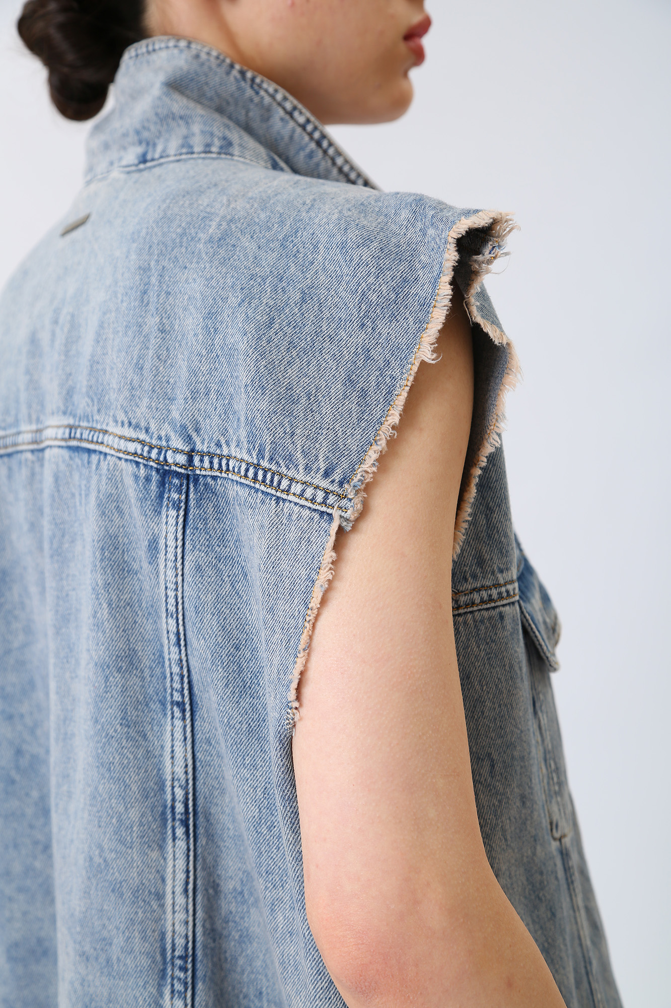 3RYQ60_Y2NRZ жилет джинсовый armani exchange 