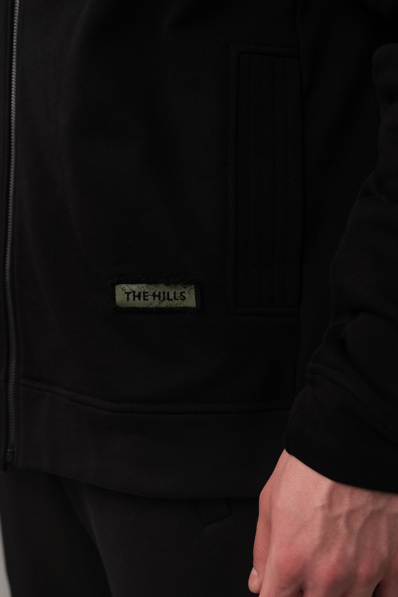 M-251-P-20-0010 Тректоп The Hills Черный