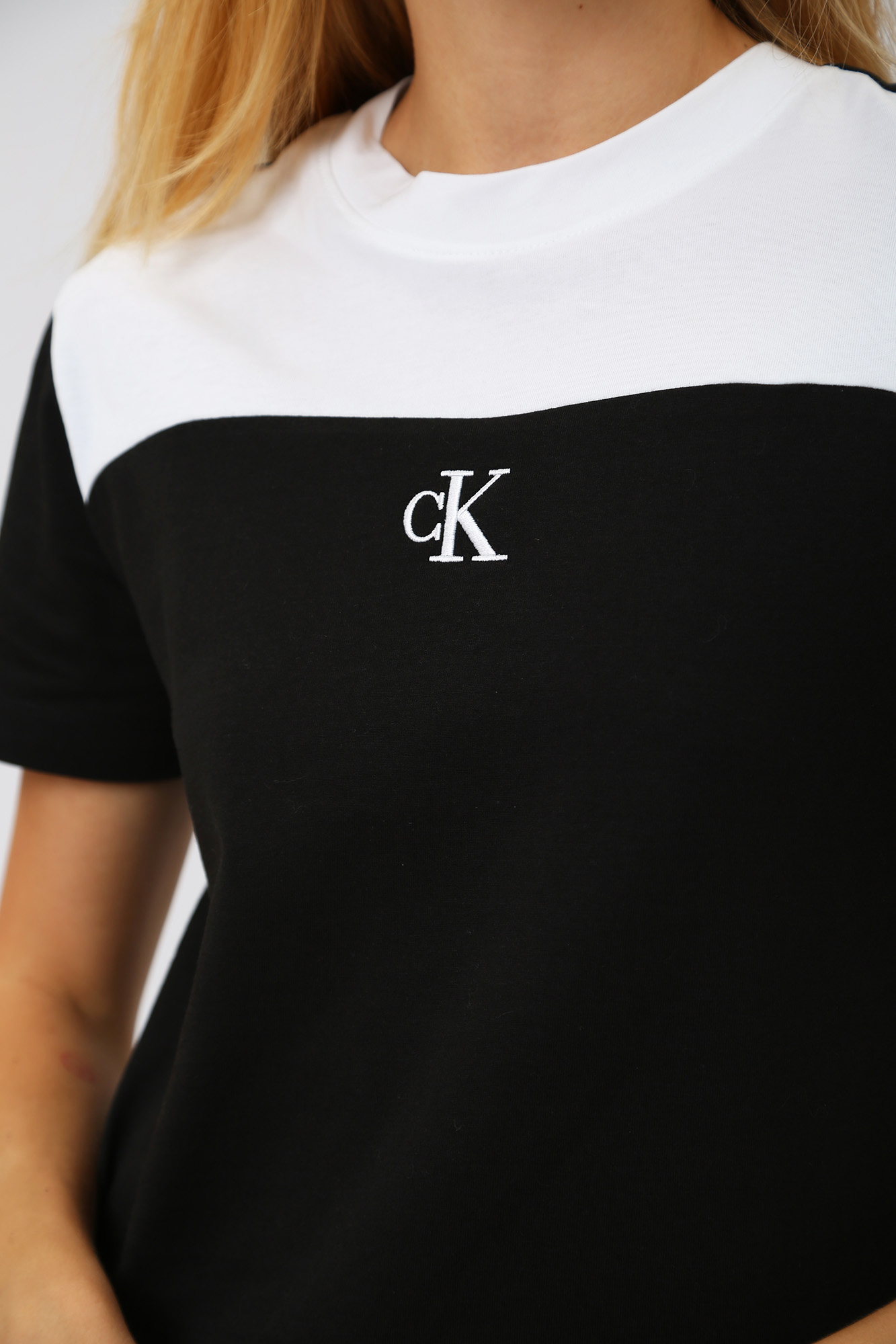 J20J221365 футболка calvin klein jeans 