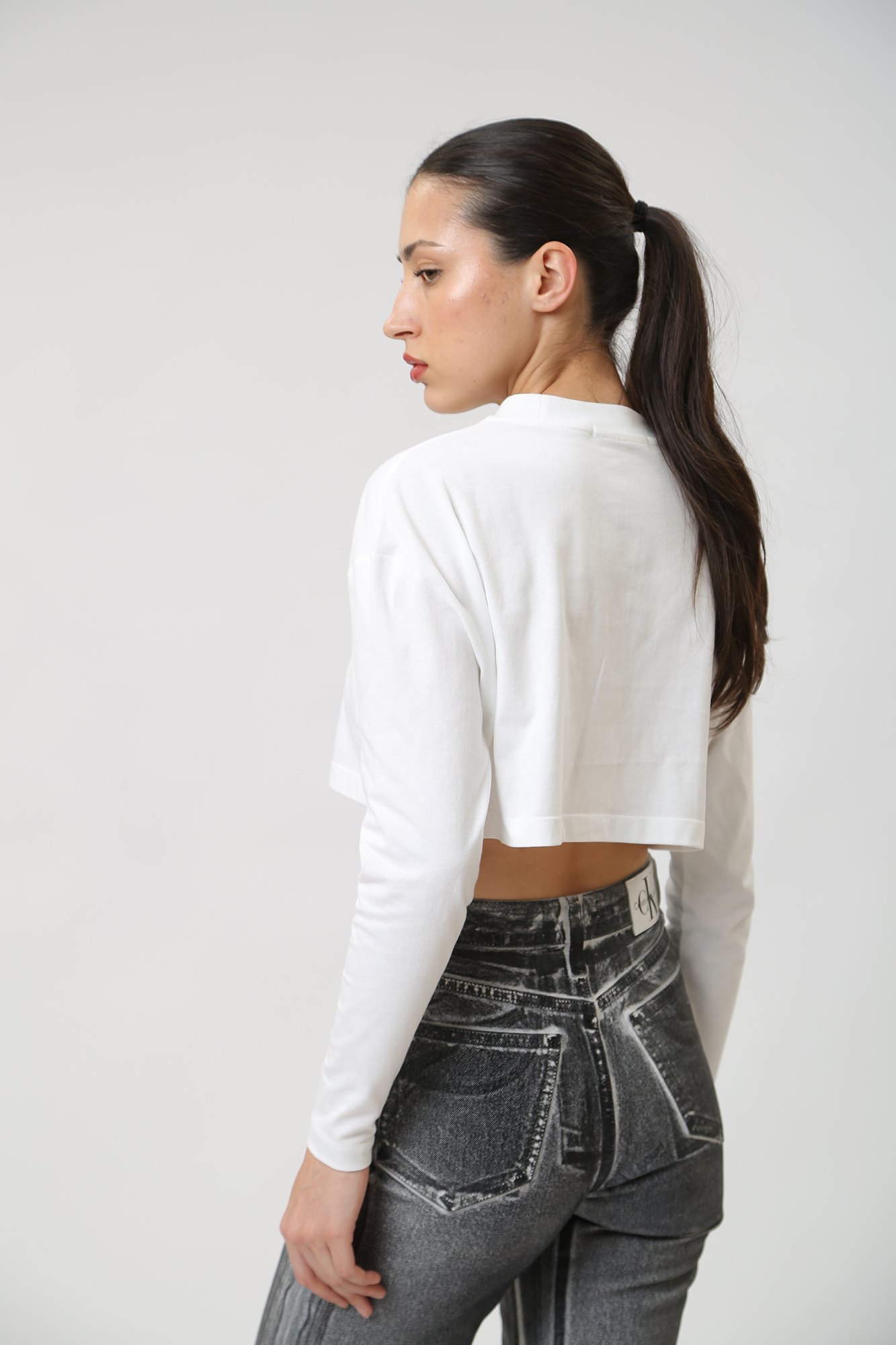 J20J223252 лонгслив calvin klein jeans 