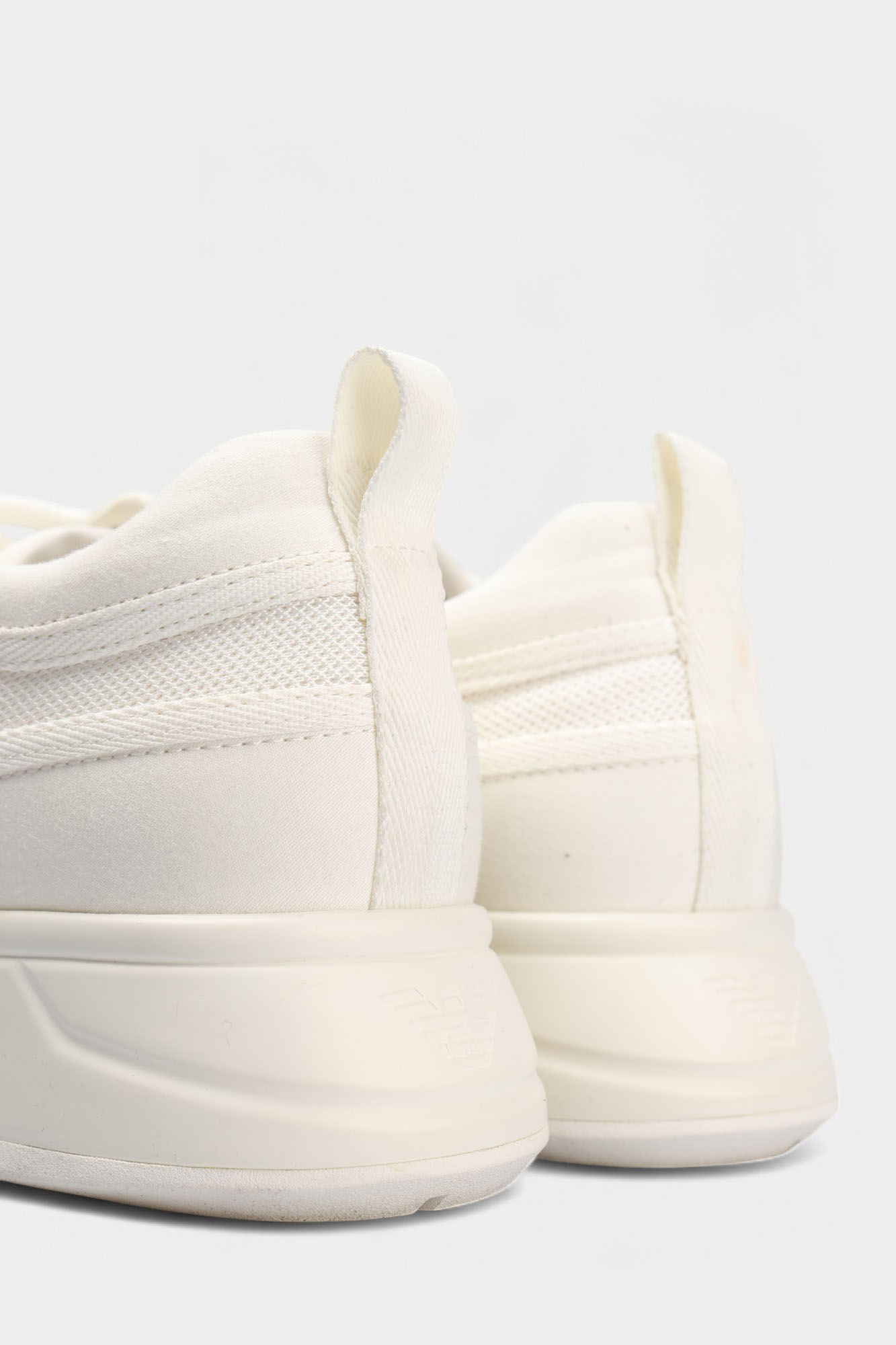 X4X687_XR327 Кеды Emporio Armani Белый